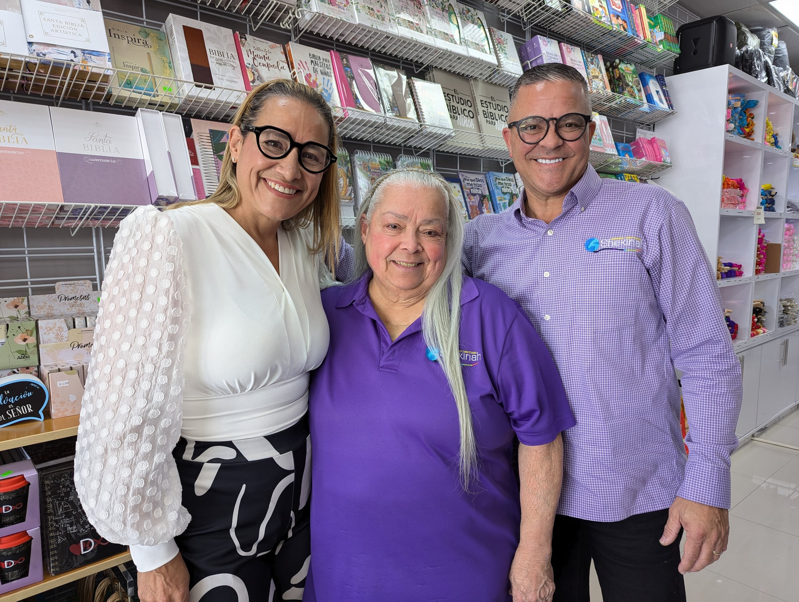 Edith Jiménez Burgos, madre de Marisol González Jiménez, ha sido fundamental para el crecimiento de la Librería La Shekinah.