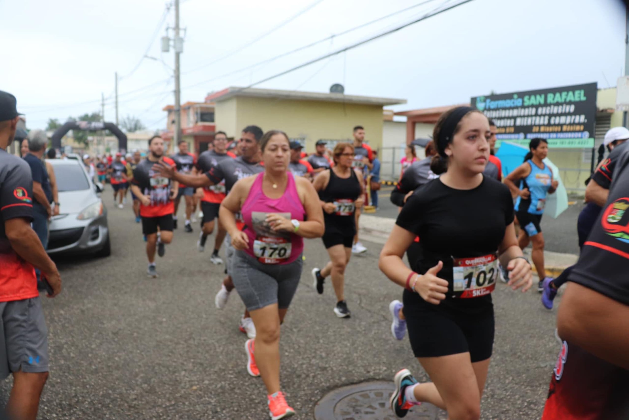 El maratón 5k San Rafael cuenta con 12 categorías por edad, masculino y femenino. También incluye categoría abierta, carrera de niños y niñas, visitantes, sillas de ruedas y quebradillanos.