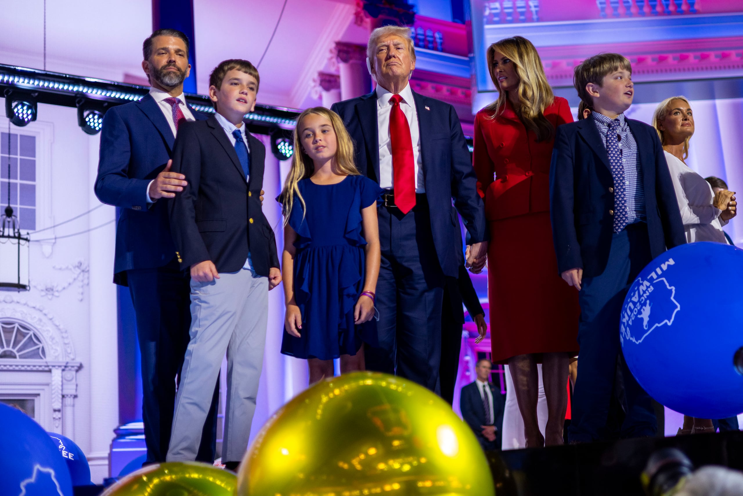 EL hombre también realizó publicaciones en las que amenazaba con hacerle daño físico a los familiares de Trump y del congresista J.D. Vance, seleccionado por Trump como candidato vicepresidencial.