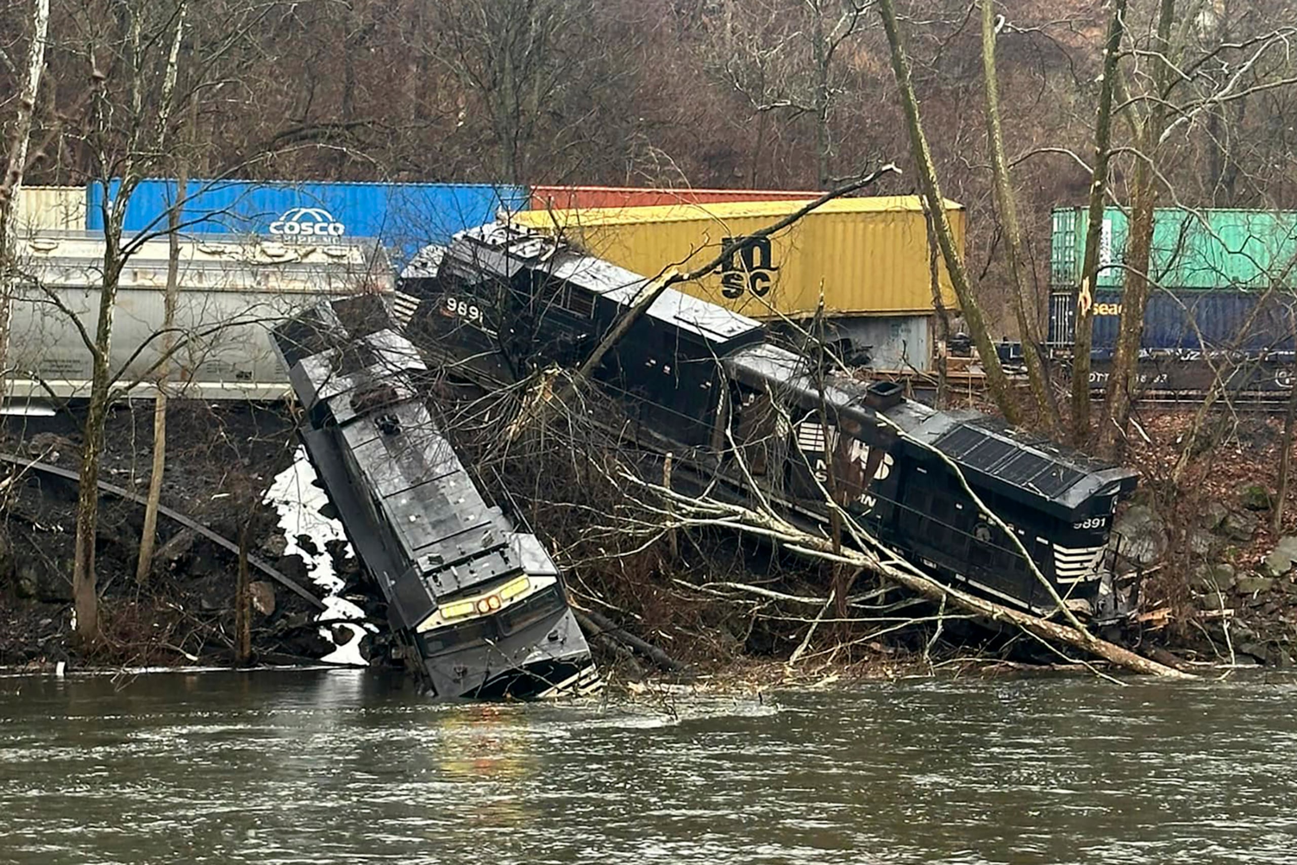 En las siguientes horas se espera la llegada de un equipo “compuesto por expertos en operaciones ferroviarias, señales y control de trenes, sistemas mecánicos y desempeño humano”, informó la NTSB.
