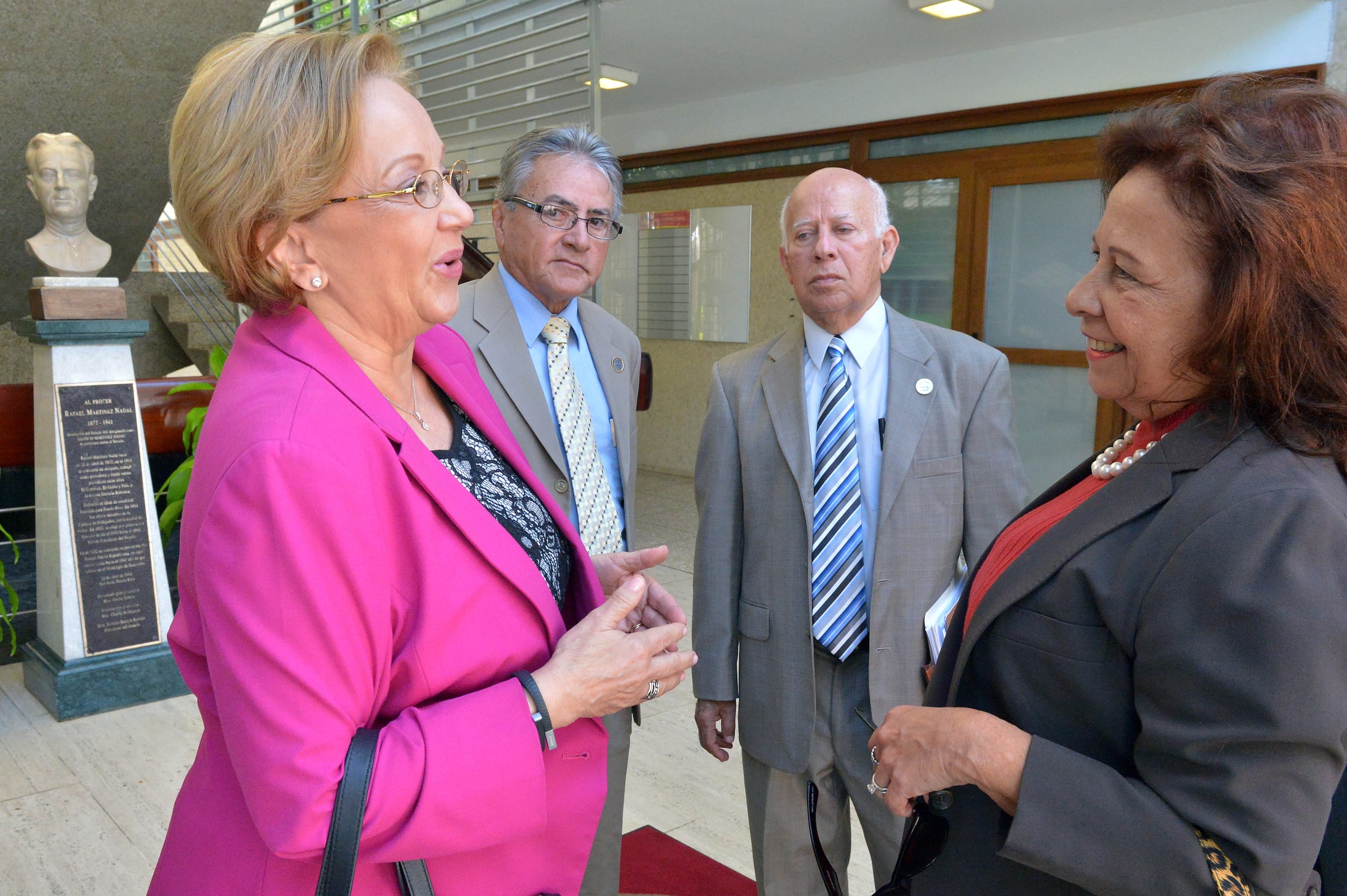 La exjueza y también expresidenta del OPFEI, Crisanta González Seda, quien mantenía una estrecha amistad con Cotto Vives, se expresó compungida por el fallecimiento.