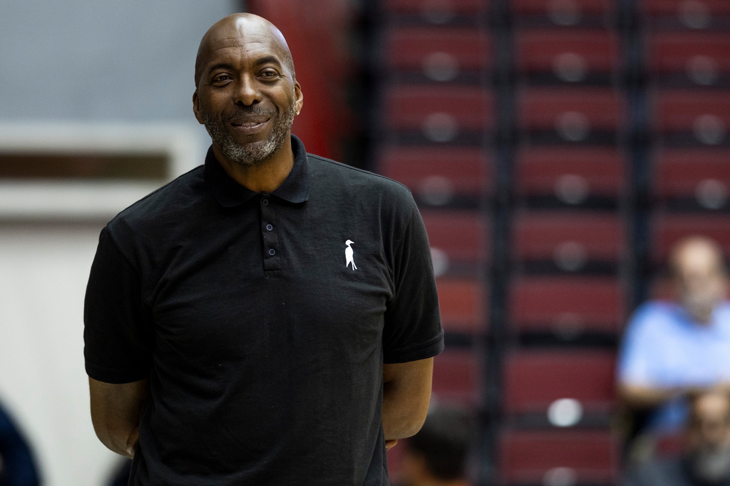 El dirigente de los Piratas de Quebradillas, John Salley, durante su debut en el BSN contra los Leones de Ponce.