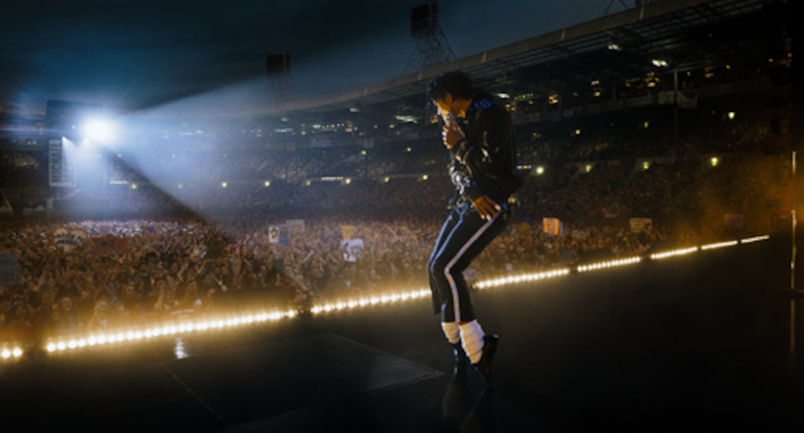 Esta imagen difundida por Lionsgate muestra a Jaafar Jackson como Michael Jackson en una escena de "Michael". (Lionsgate vía AP)