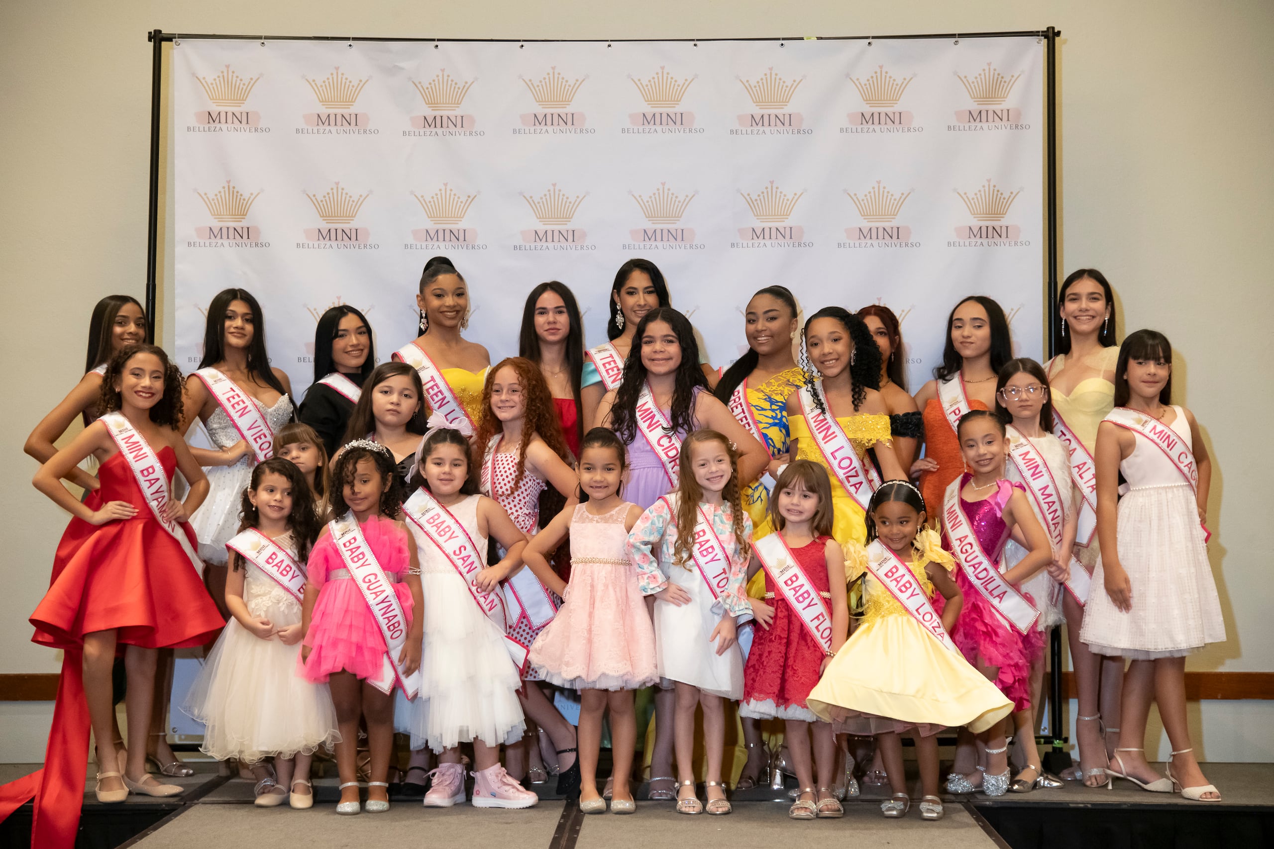 Las participantes reciben talleres en distintas disciplinas, enfocados en su desarrollo personal y artístico.