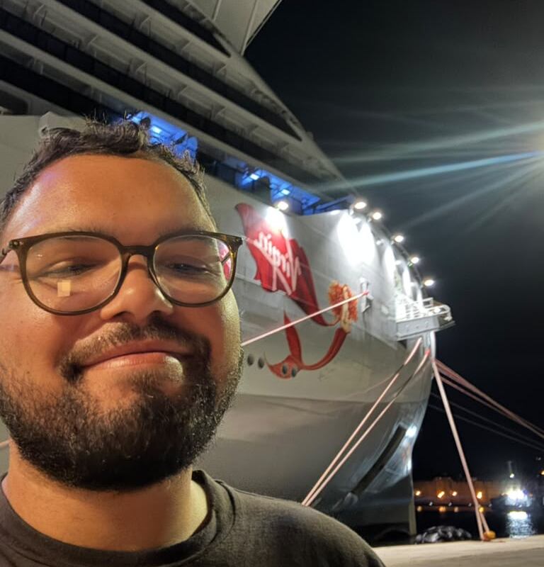 Conquista escenarios en alta mar: la historia de un boricua en el Mediterráneo