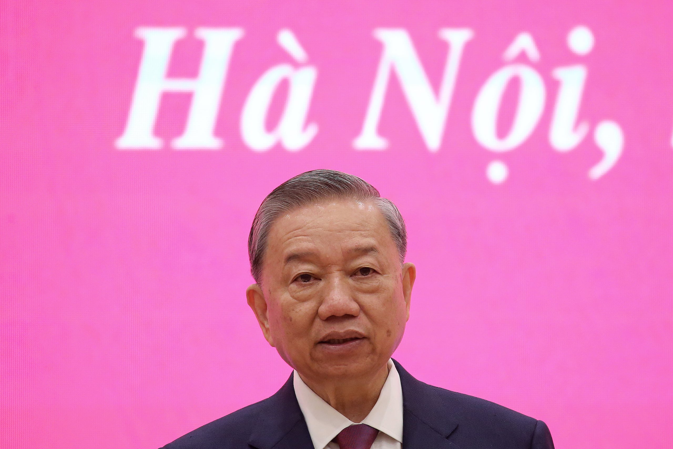 El recién elegido Secretario General To Lam habla durante una conferencia de prensa después de que el Partido Comunista de Vietnam (PCV) le eligiera como Secretario General del Comité Central del PCV, en Hanoi, Vietnam, el 3 de agosto de 2024. (EFE/EPA/Luong Thai Linh)