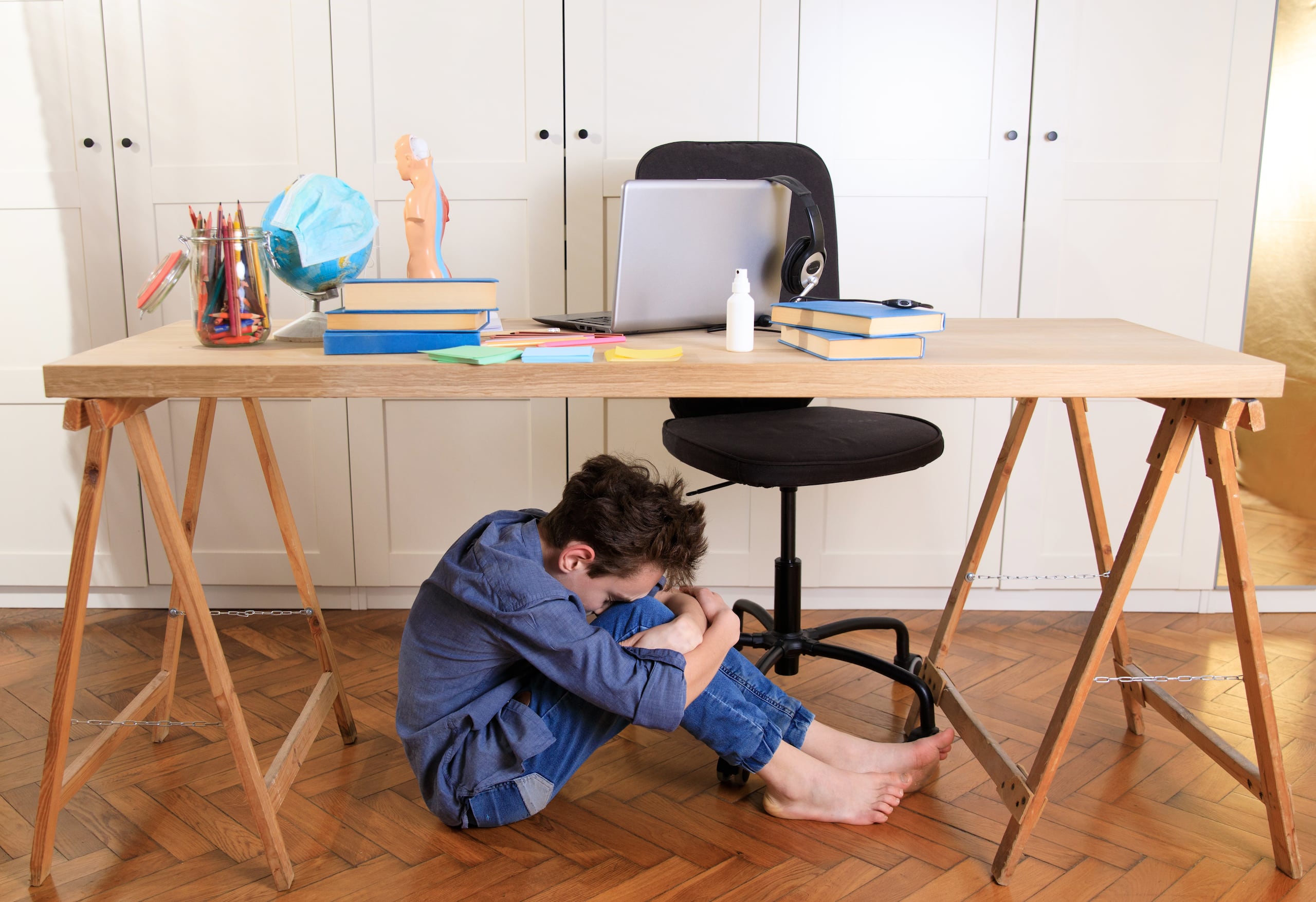 El niño con apraxia del haba podría presentar conductas inapropiadas tratando de llamar la atención o por la frustración de no poder comunicarse.