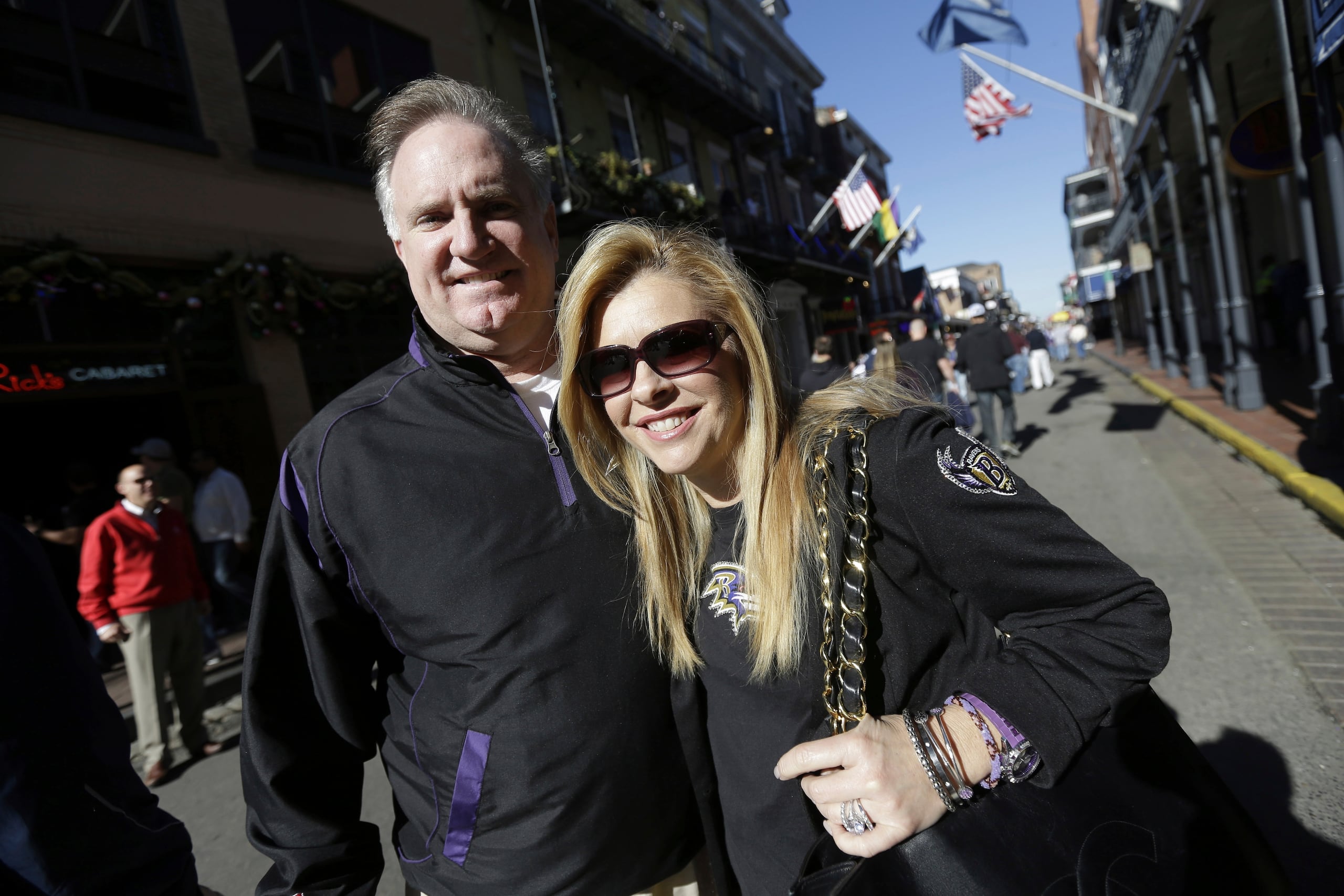 Sean y Leigh Anne Tuohy, los tutores de Michael Oher, son una prominente familia de Tennessee que en su momento rescataron al ahora exjugador de la NFL de una vida como deambulante. Pero el exdeportista alega que ellos solo se han enriquecido de la historia.