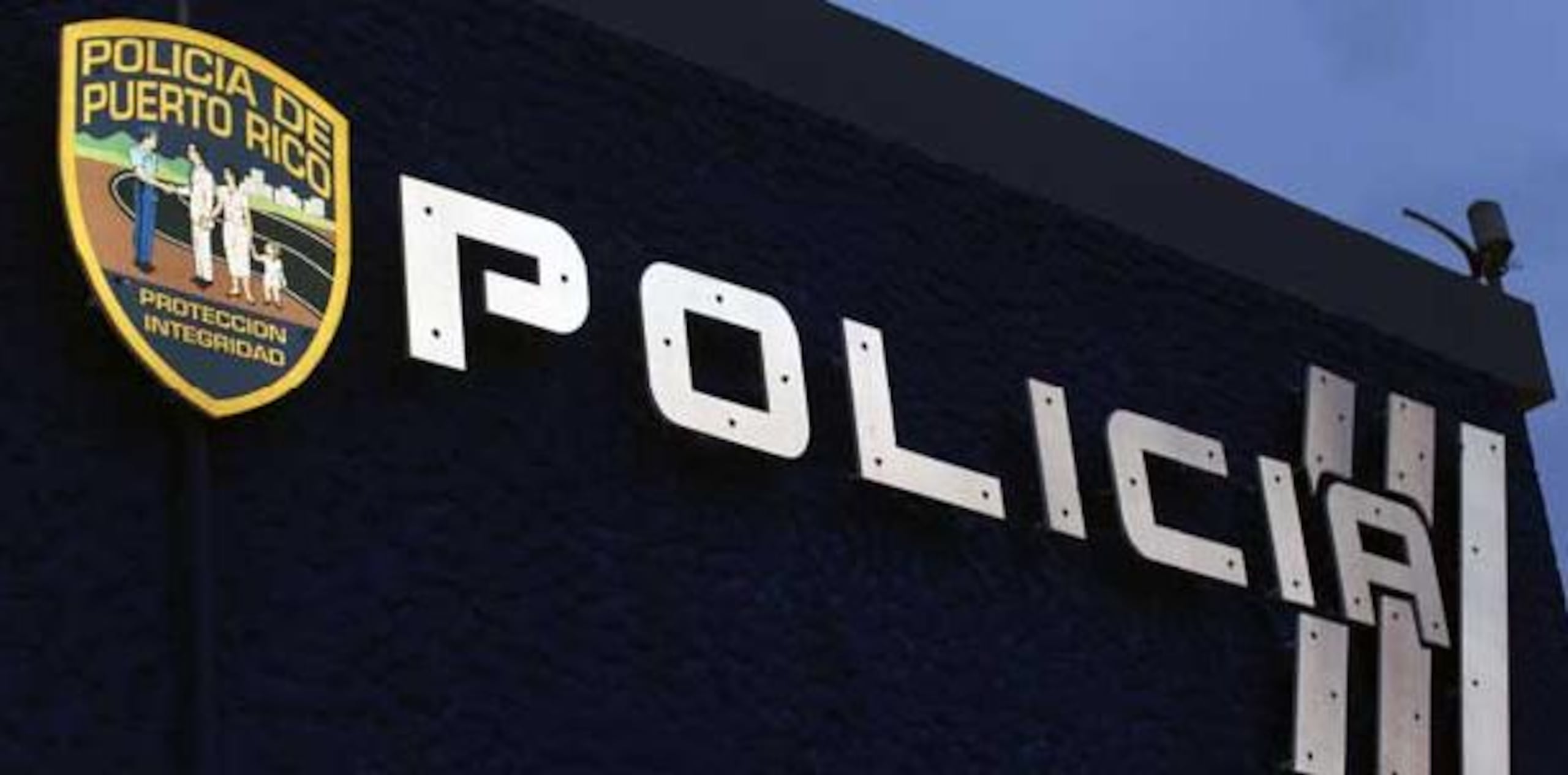 La víctima mortal permanecía en la escena del crimen en lo que llegaba el fiscal de turno y ordenaba el levantamiento del cadáver. (Archivo)