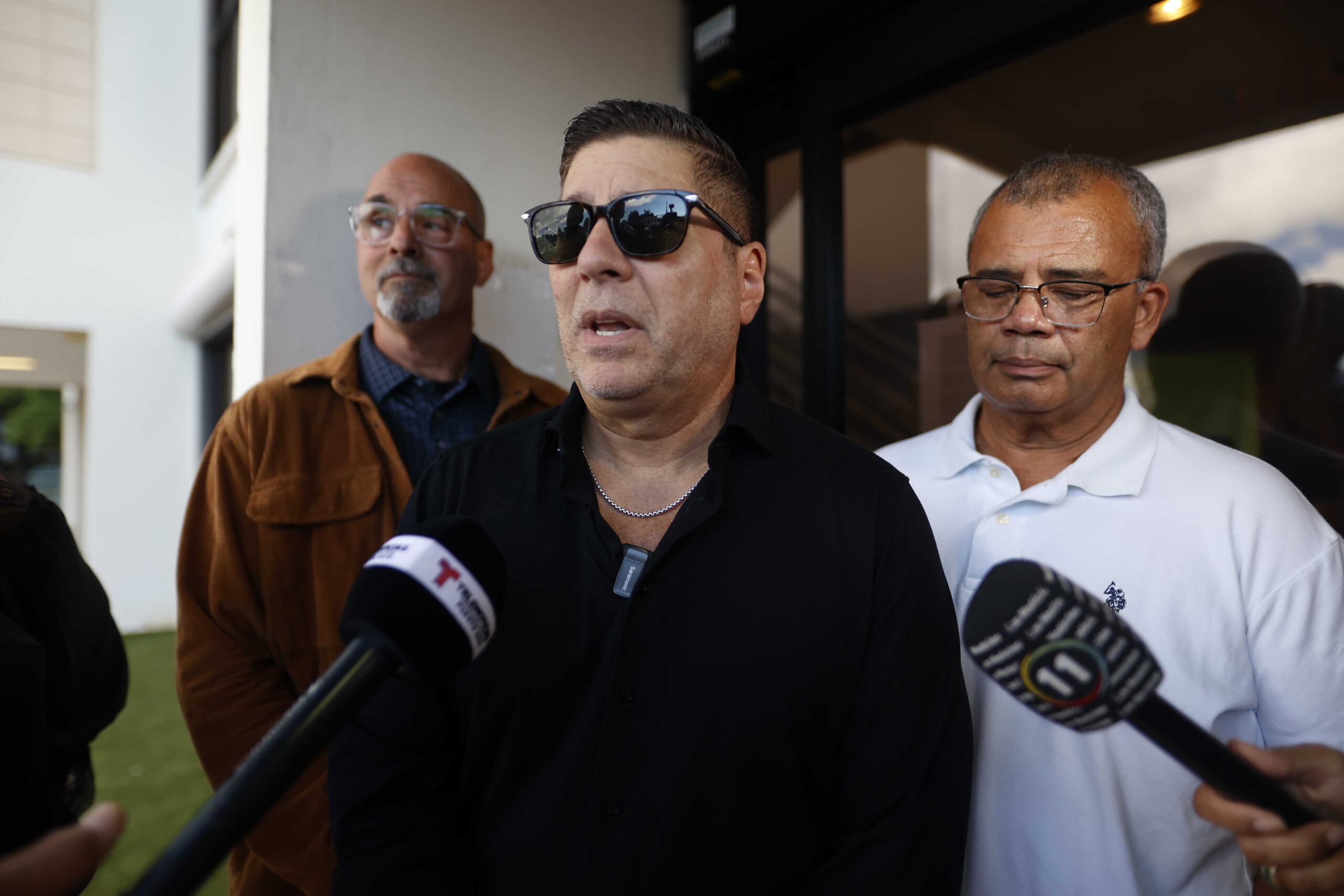 Raymond Arrieta fue uno de los que llegaron al velatorio.