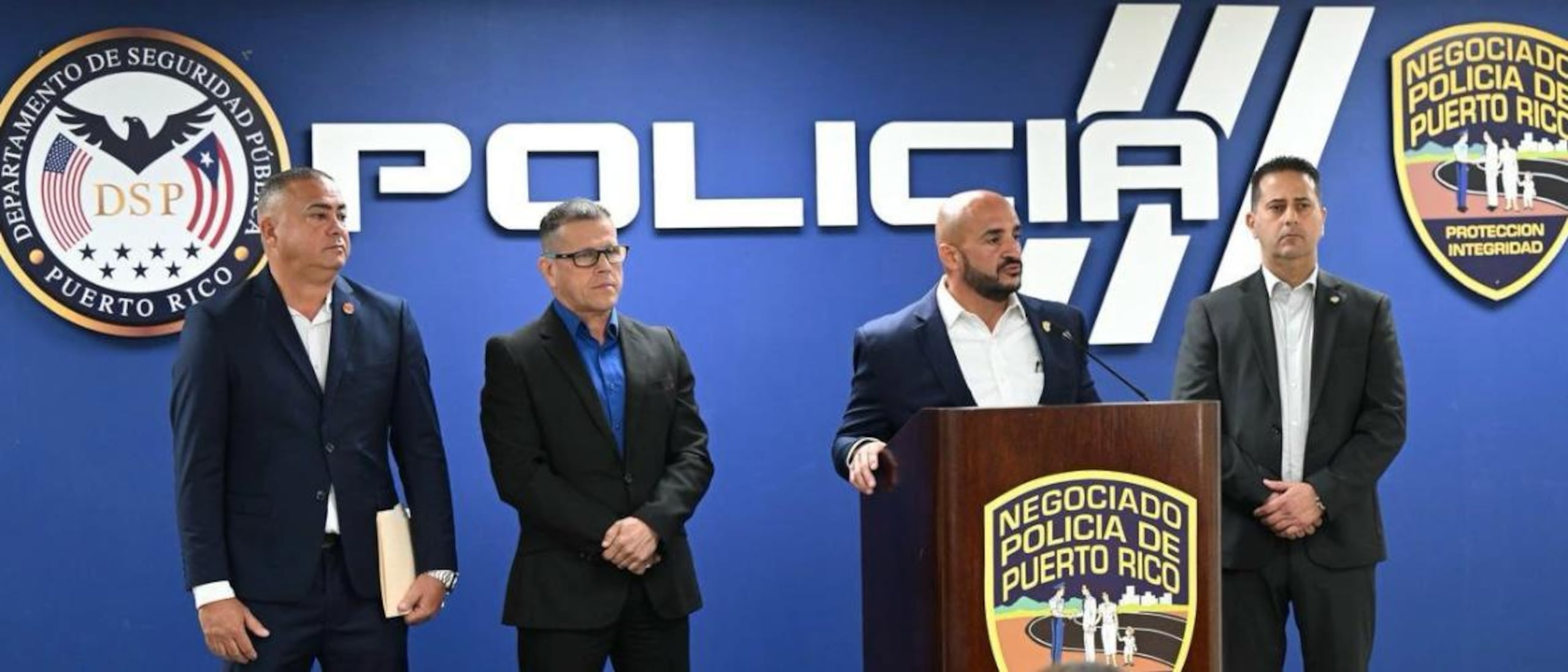 El comisionado de la Policía, Joseph González Falcón, estuvo en conferencia de prensa junto a otros jefes de negociados y el secretario de Corrección.