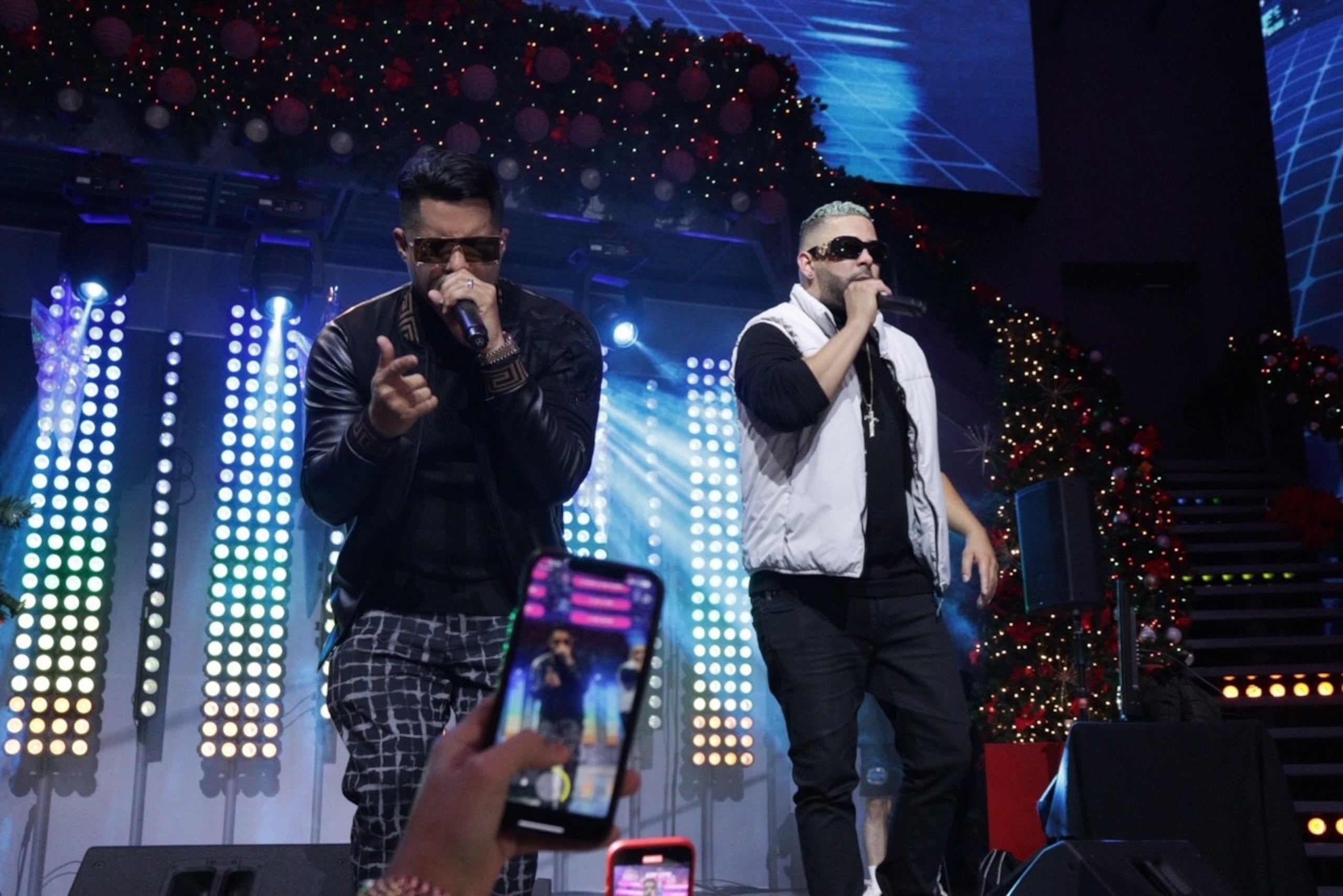 El concierto tuvo su fin cerrando el círculo de sus éxitos en la forma de la popular canción “Down”.