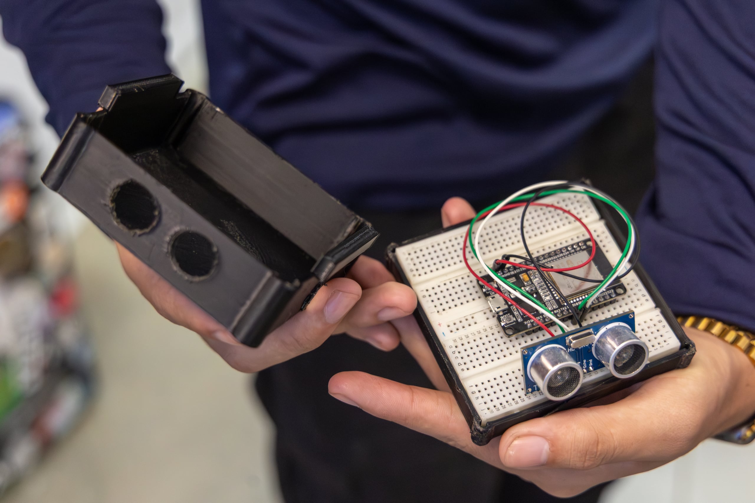 En la foto, un prototipo de sensor ultrasónico creado por los estudiantes del proyecto "SaveOrbit AI".