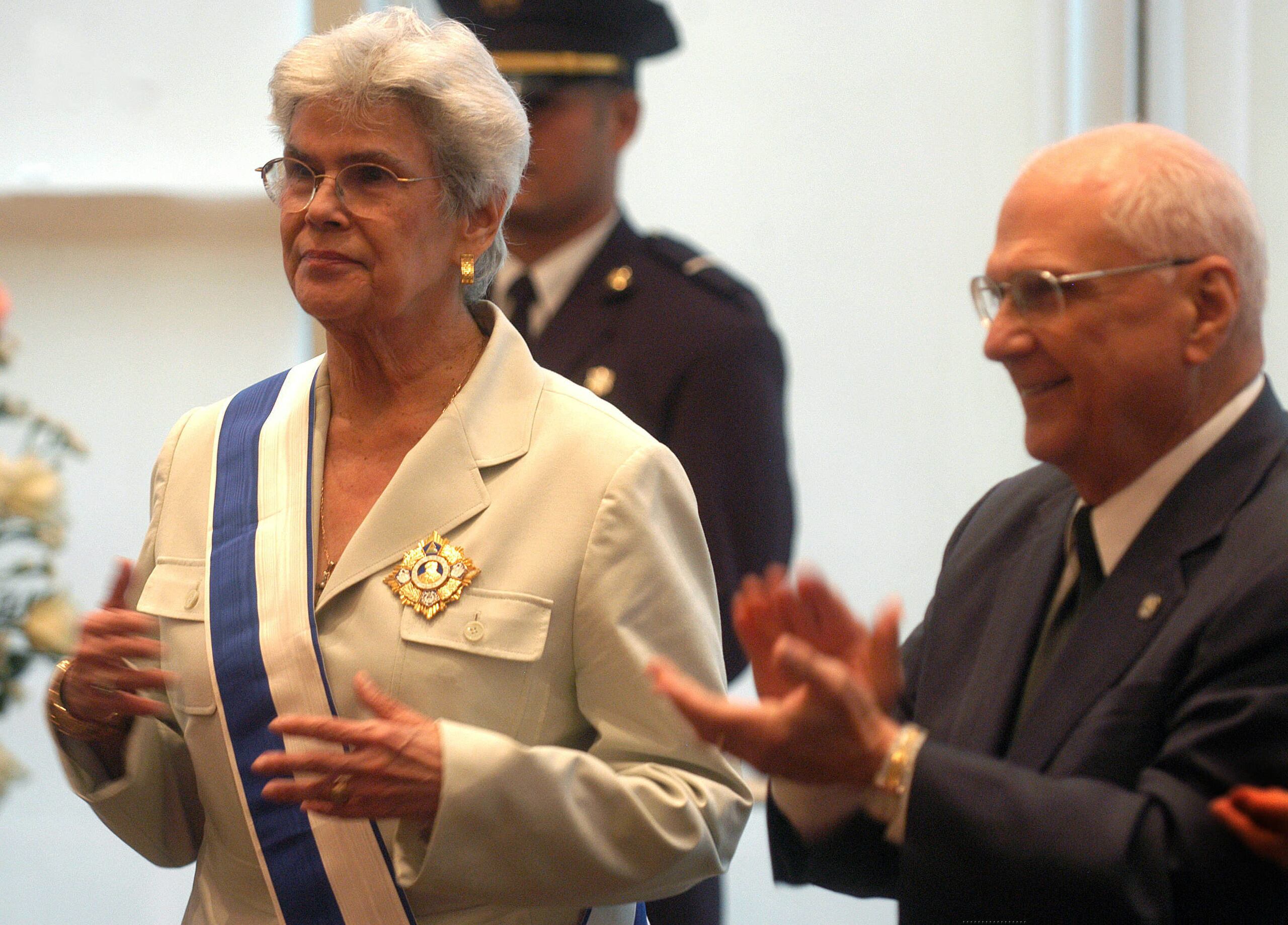 Violeta Barrios Torres, nombre de pila de la expresidenta, sufrió un accidente cerebrovascular hace cinco años.