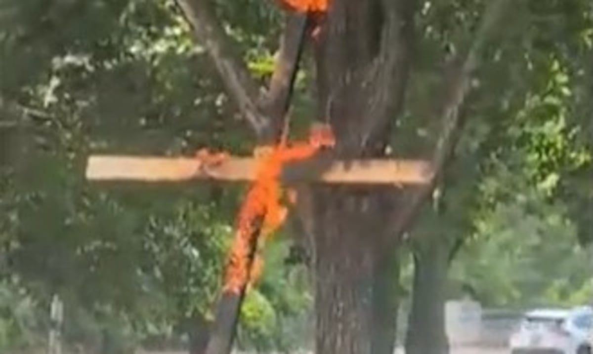 Flaming cross appears in the middle of Chicago Park