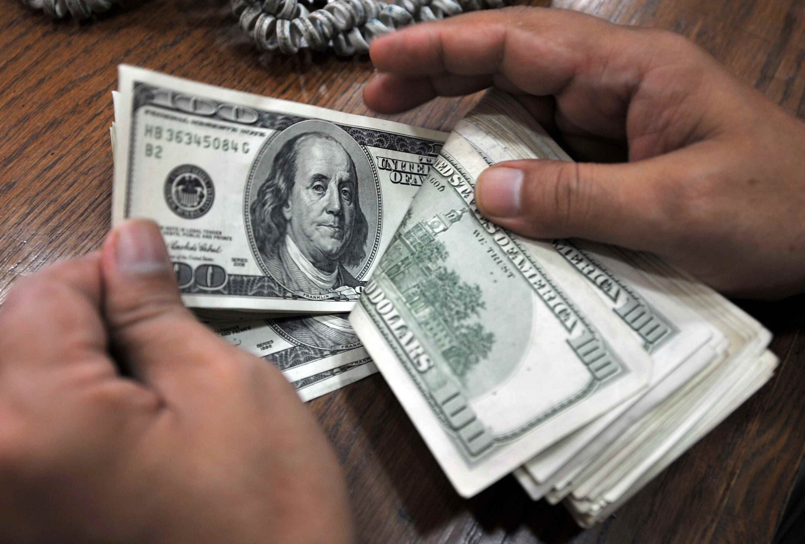 Destruir los billetes de manera intencional es un acto ilegal. (Archivo)