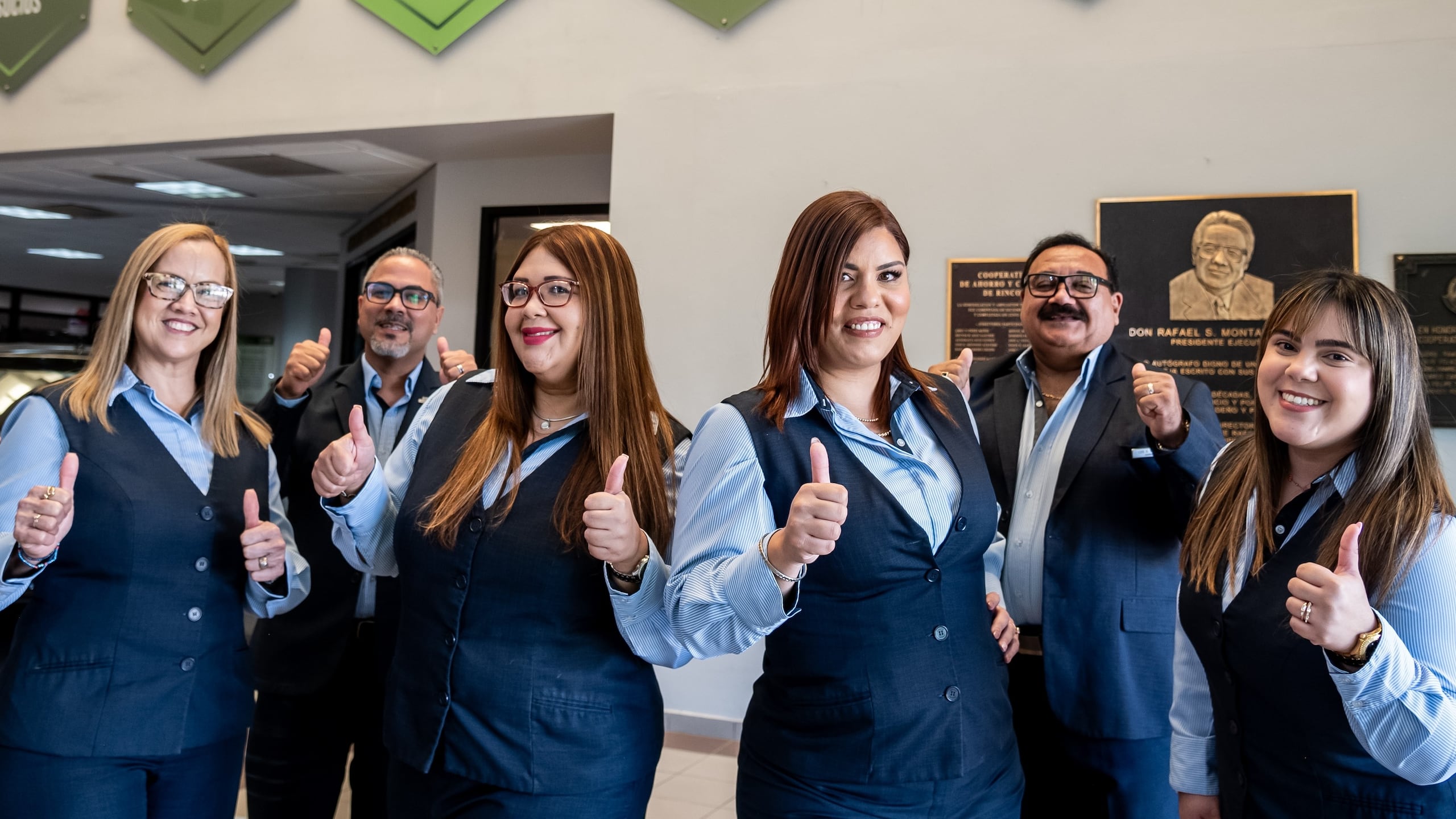 Parte del equipo gerencial, listo para ofrecer el servicio que siempre ha distinguido a Coop Rincón.