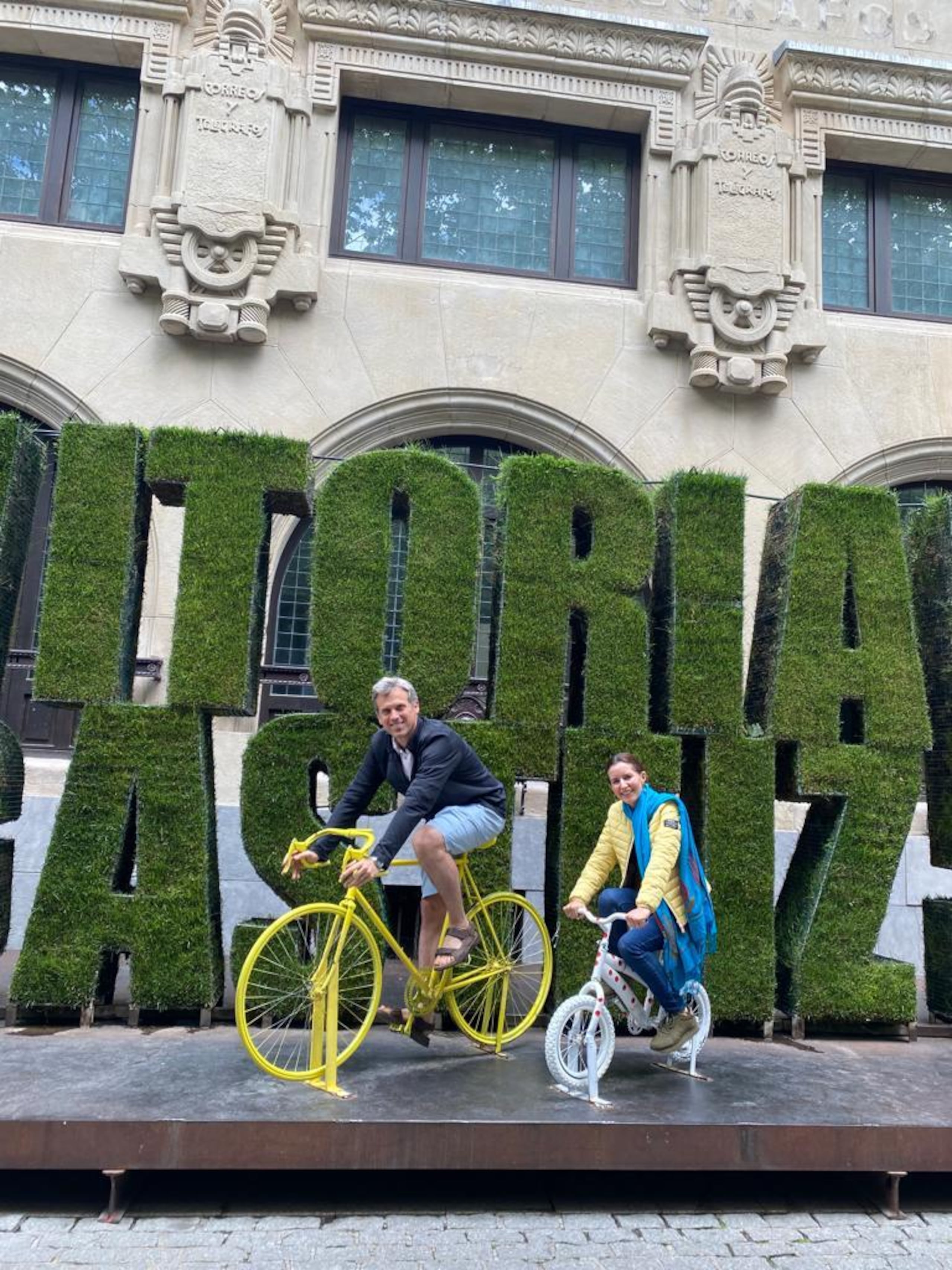 La pareja se casó en Vitoria-Gasteiz, la capital del País Vasco, donde ahora residen.