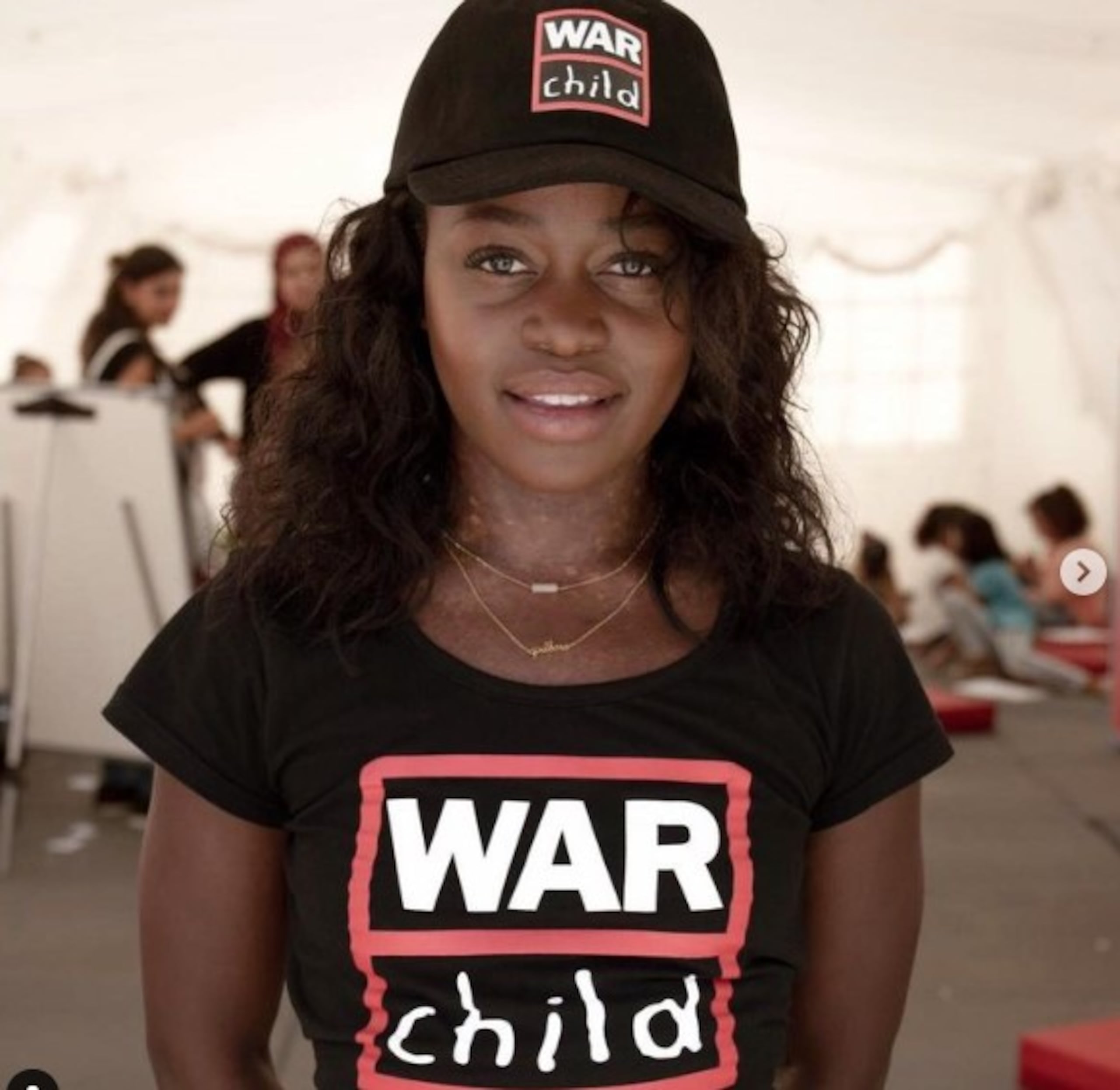 La familia de Michaela ha pedido que, en lugar de flores, se hagan donaciones a War Child, una organización que trata de proteger a la niñez de la guerra y que la joven respaldaba con toda su fuerza.