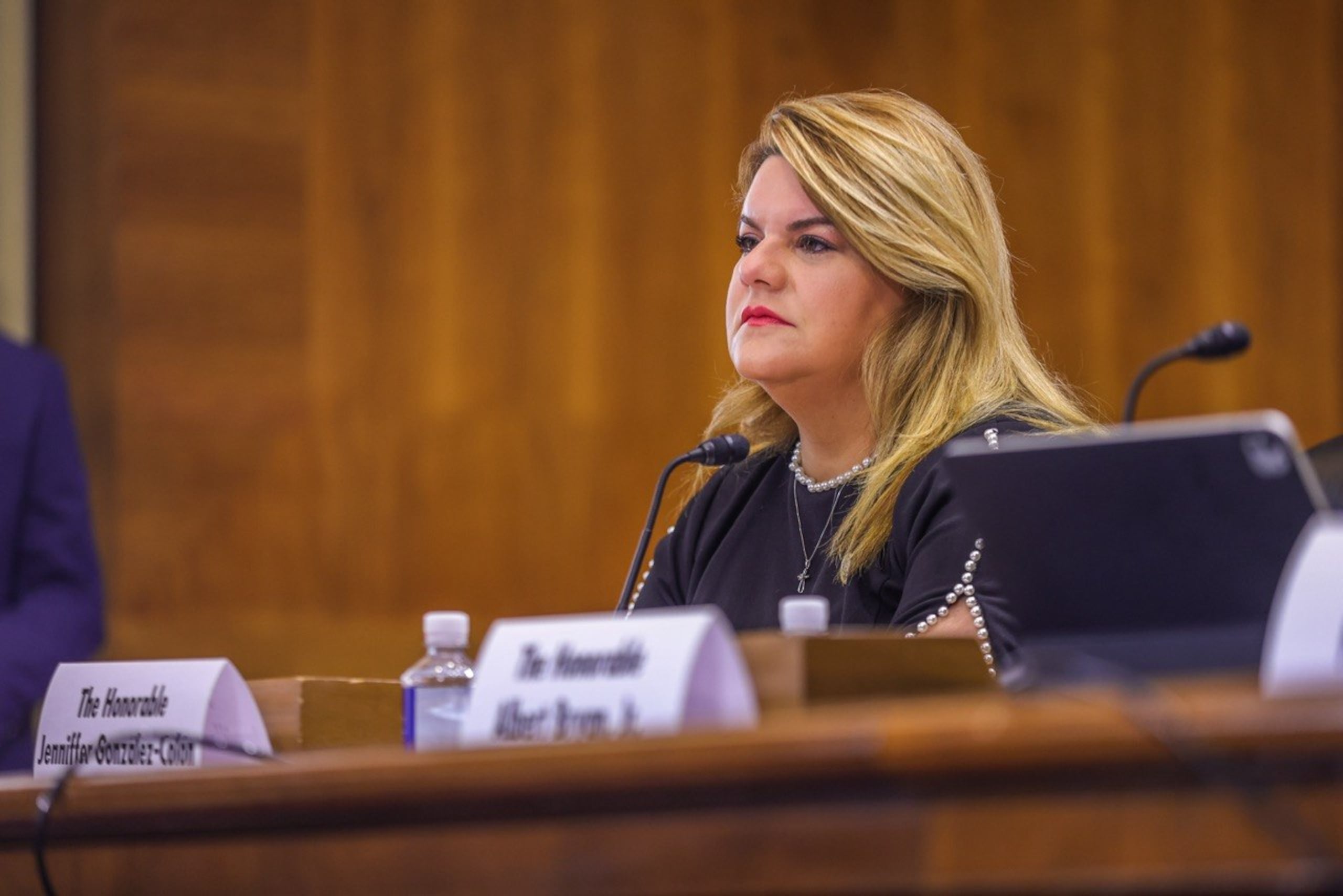 La gobernadora de Puerto Rico, Jenniffer González Colón, presentó ante la Comisión de Energía y Recursos Naturales del Senado de Estados Unidos un informe sobre el estado de Puerto Rico durante los pasados dieciocho meses. FOTO SUMINISTRADA (La Fortaleza)