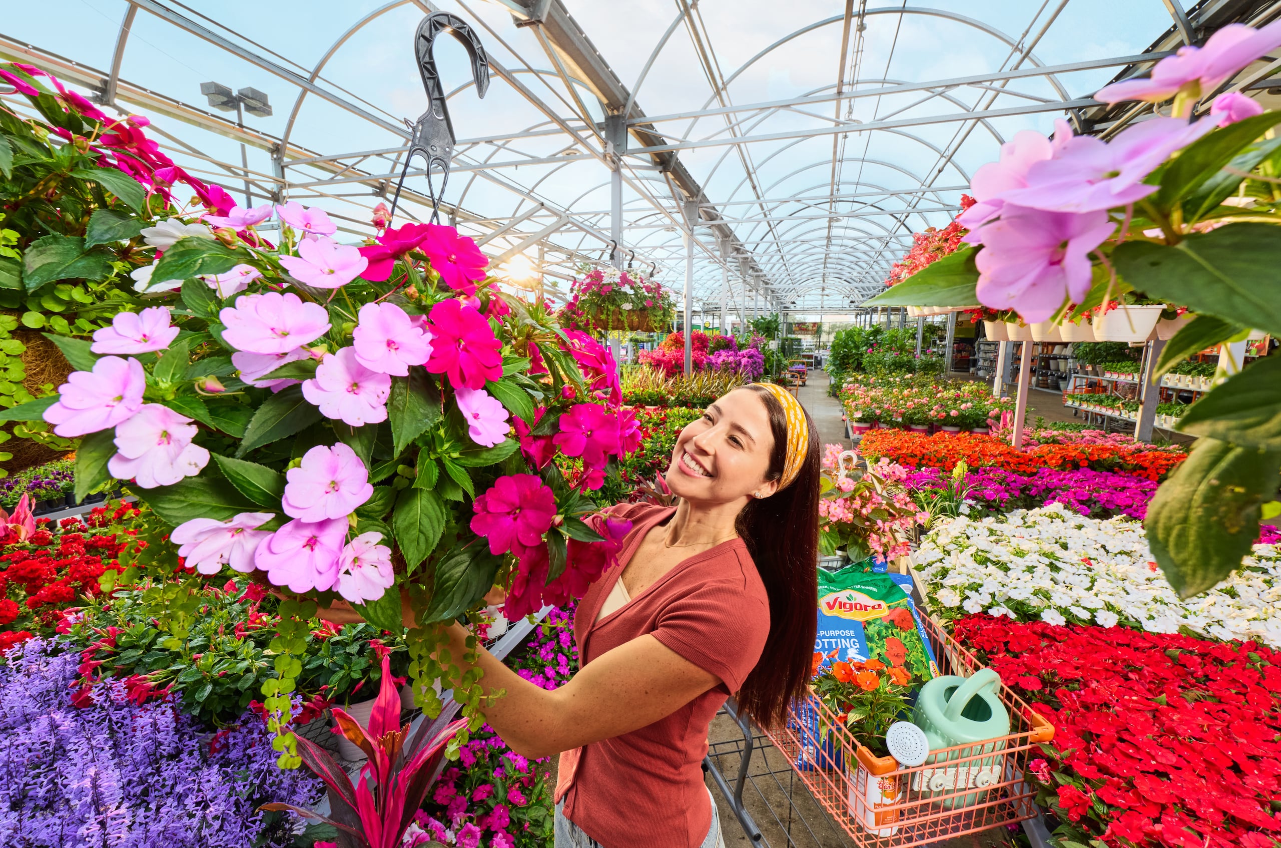 Sorprende a mamá con todo lo que necesita para crear un jardín colorido y acogedor. Visita tu tienda The Home Depot más cercana para que busques todo lo necesario.