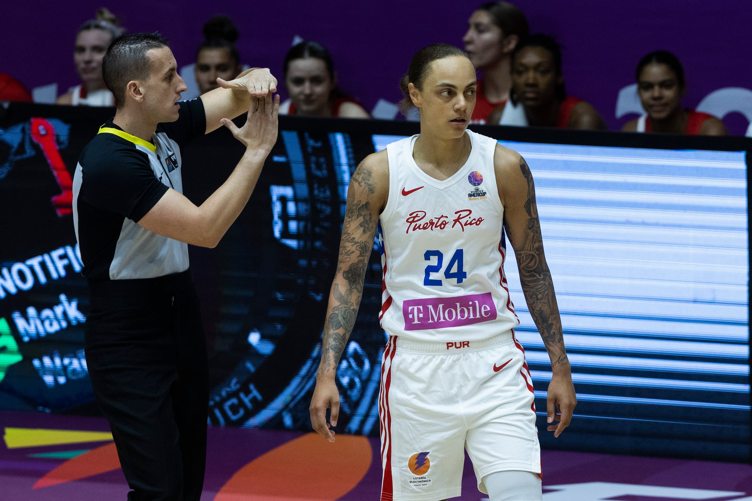 Jazmon Gwathmey fue expulsada del encuentro en el primer parcial.