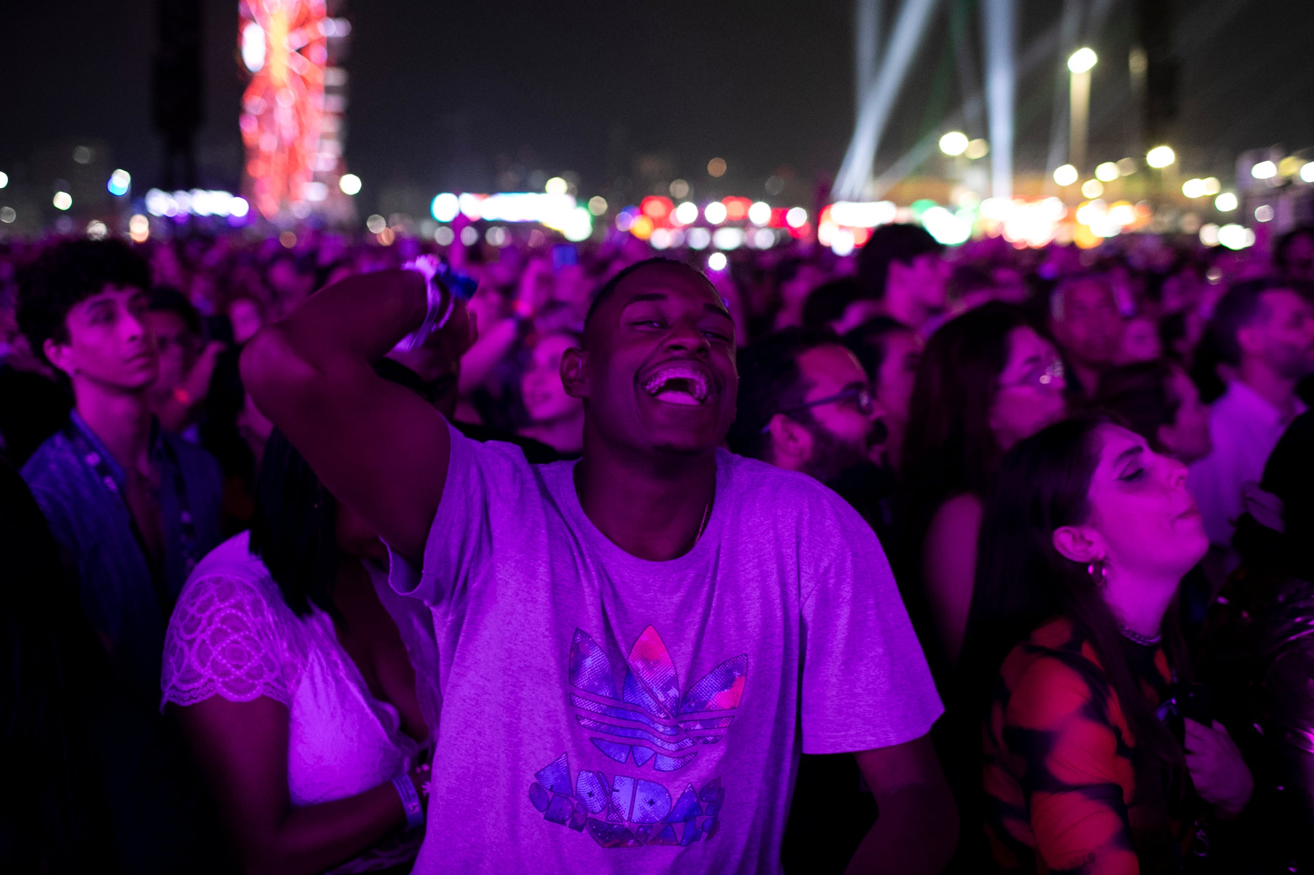 Henrique Miranda da Silva Martins, sordo de 24 años, disfrutó de un concierto en el festival de música Rock in Rio en Río de Janeiro.