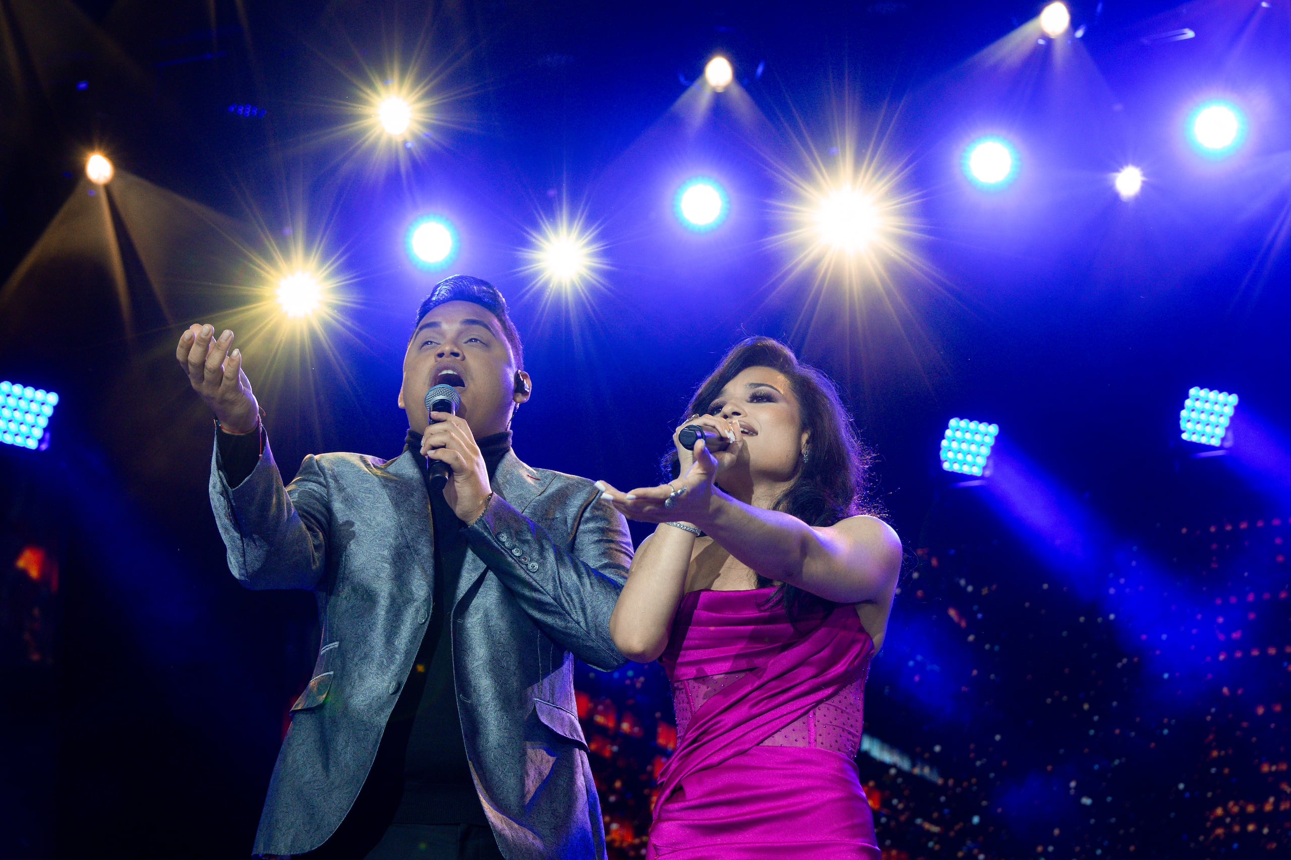 Cristian y Yancy sorprendieron con su presentación de "Vivo por ella" de Andrea Bocelli y Marta Sánchez.