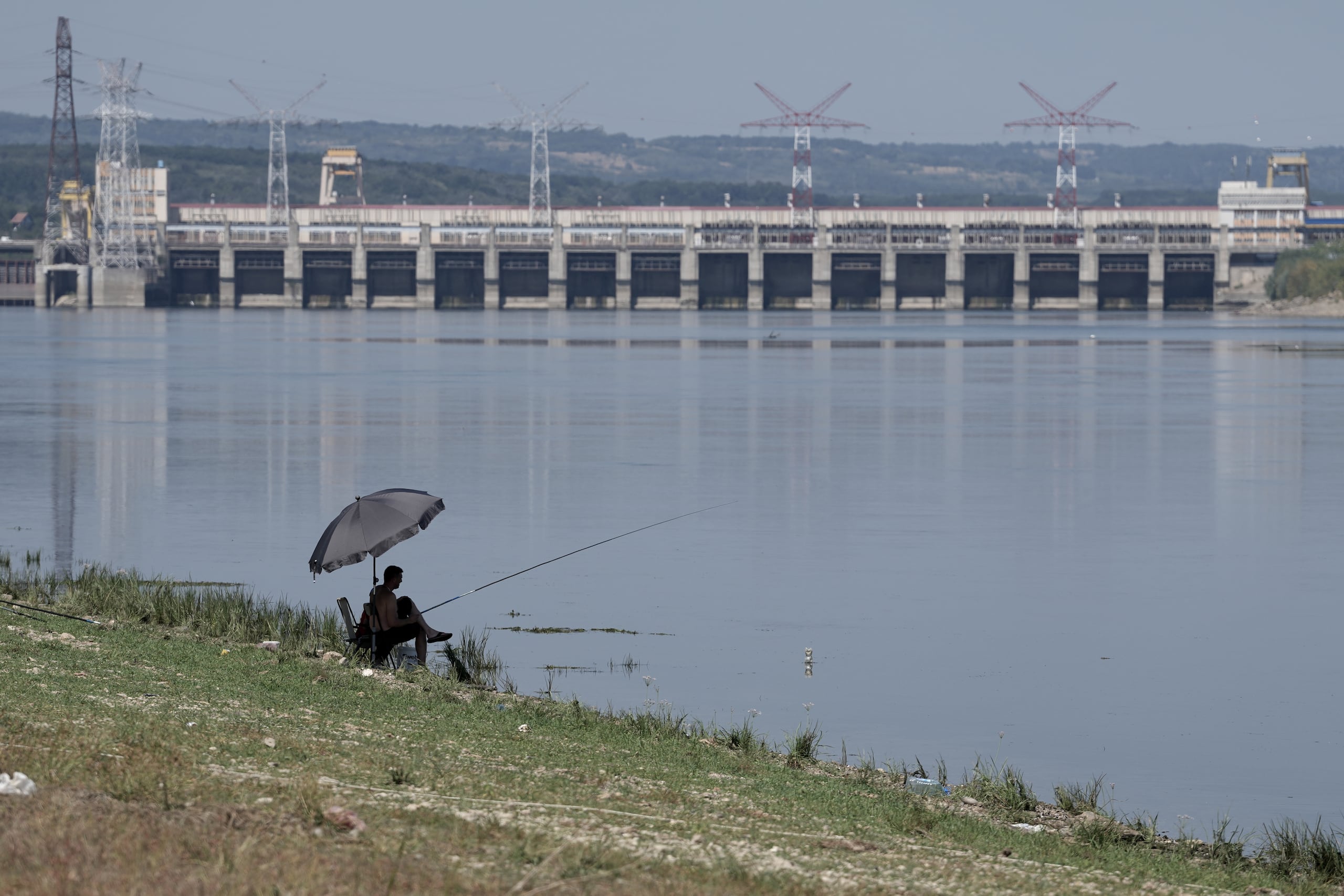 El caudal del río, el segundo más largo de Europa y que recorre diez países europeos desde Alemania hasta el mar Negro, cayó a mínimos históricos.