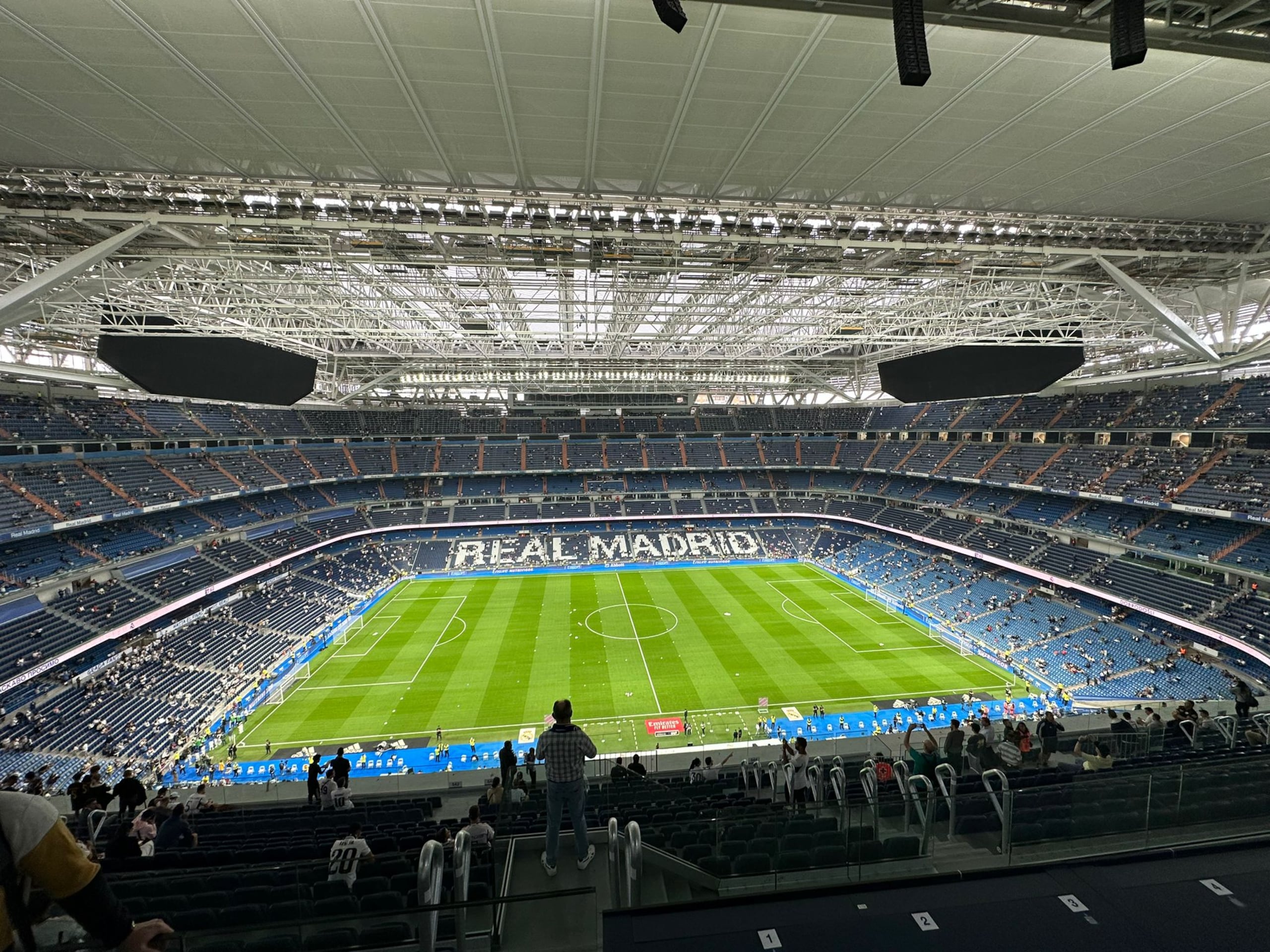 El Real Madrid volvió a disputar este sábado un partido en el Santiago Bernabéu luego de 90 días sin pisar su césped.