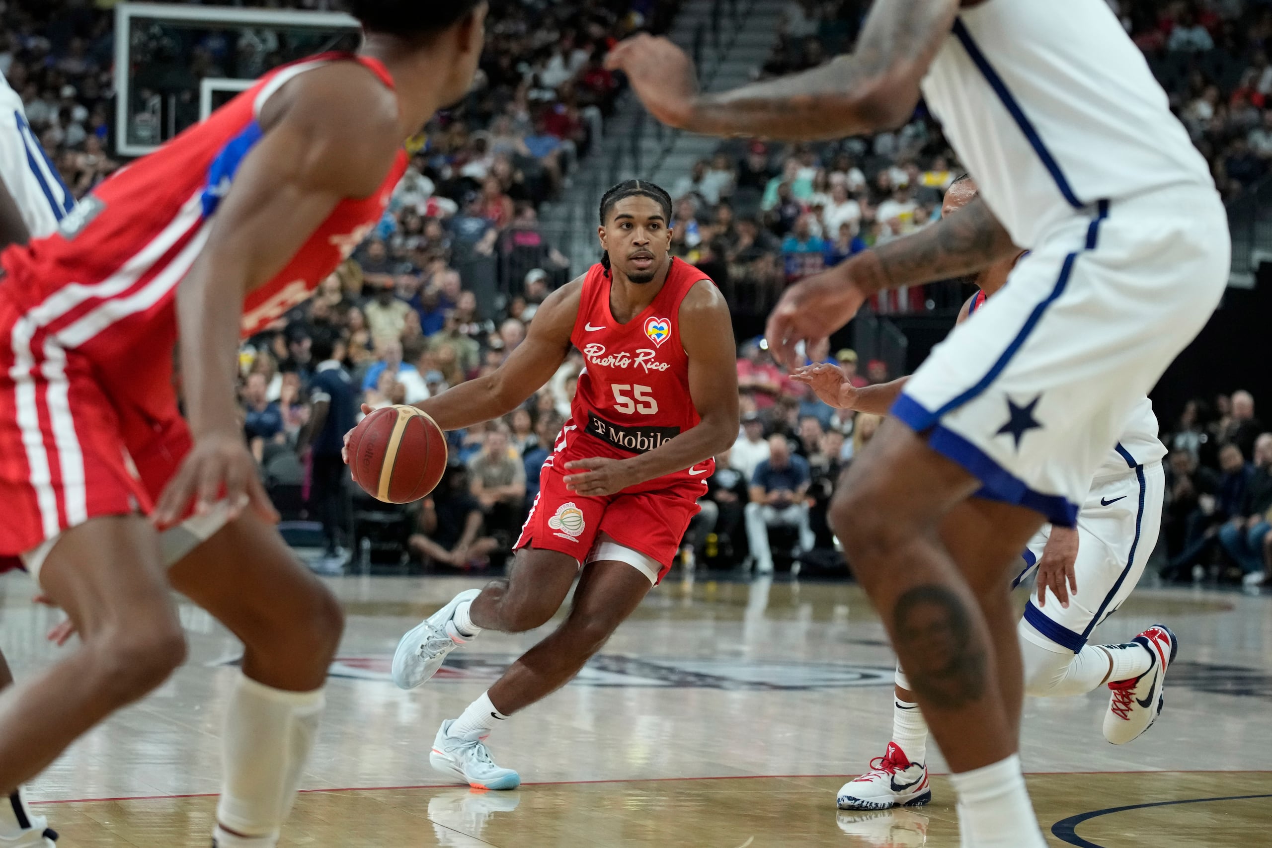 Ethan Thompson llegó el sábado de noche y tendría este lunes su primera práctica con los Osos. Debutaría el miércoles ante los Indios de Mayagüez.