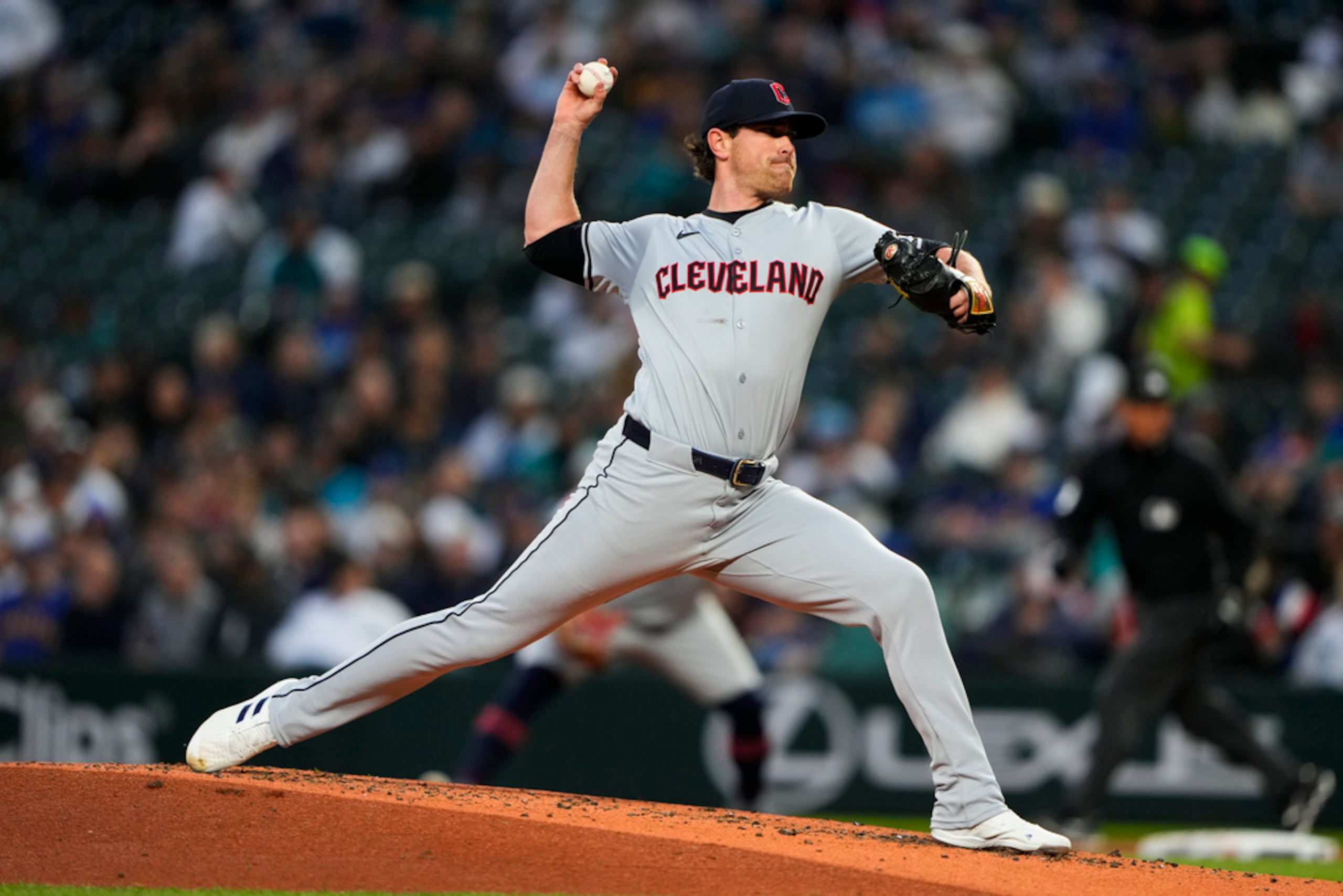 Shane Bieber sintió dolor tras su apertura en el Día Inaugural en Oakland.