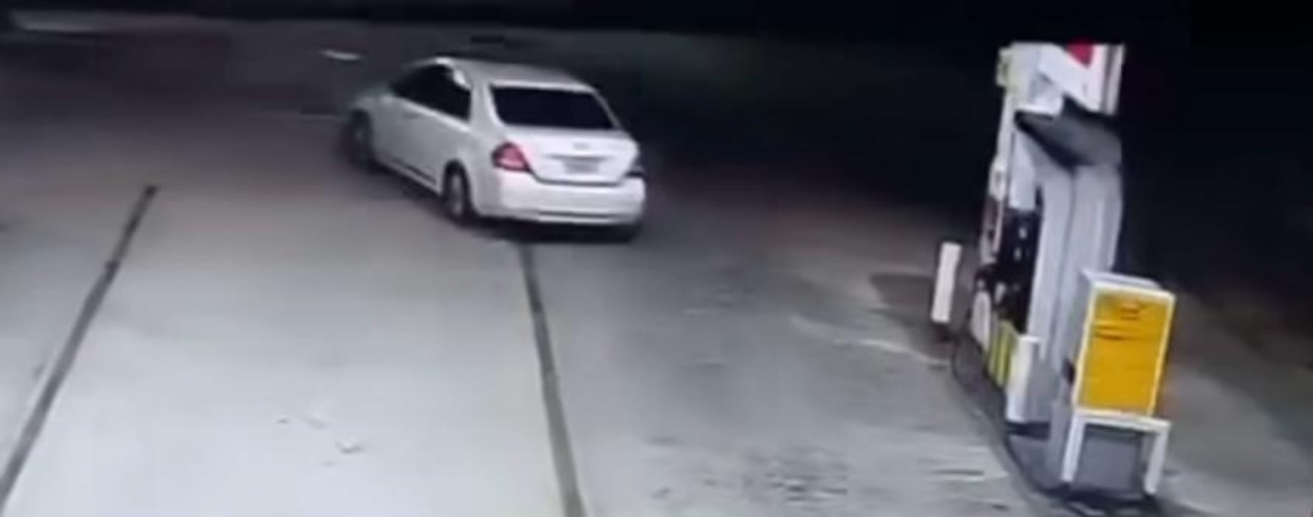 Un vídeo que ha circulado en redes sociales muestra la descripción del auto sospechoso en el que huyó el pistolero que asesinó una joven en Santa Isabel.