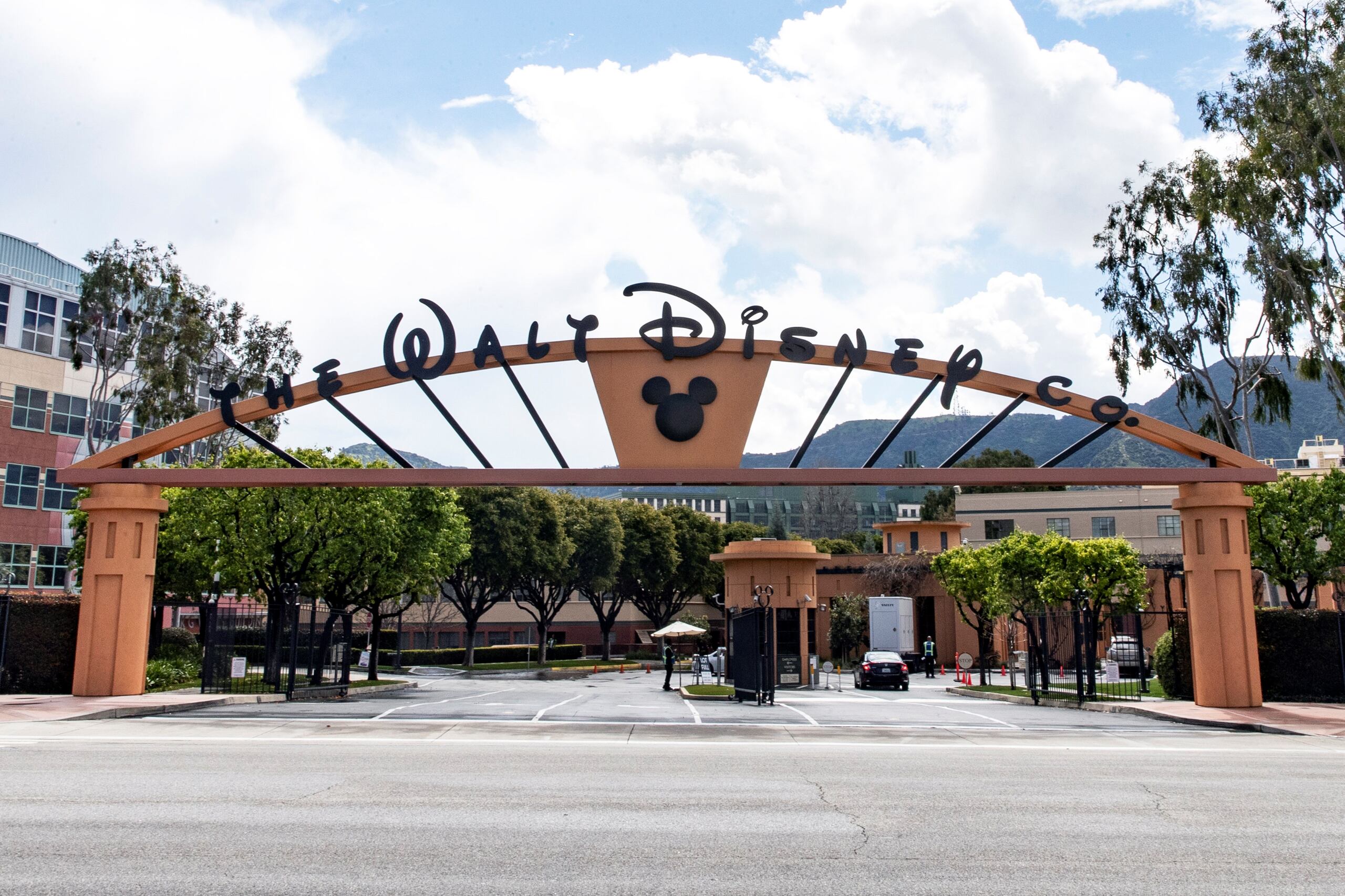 En diciembre de 2023 comenzaron los litigios para evaluar si Disney debería ser considerado indirectamente responsable por la supuesta infracción de MOVA.
