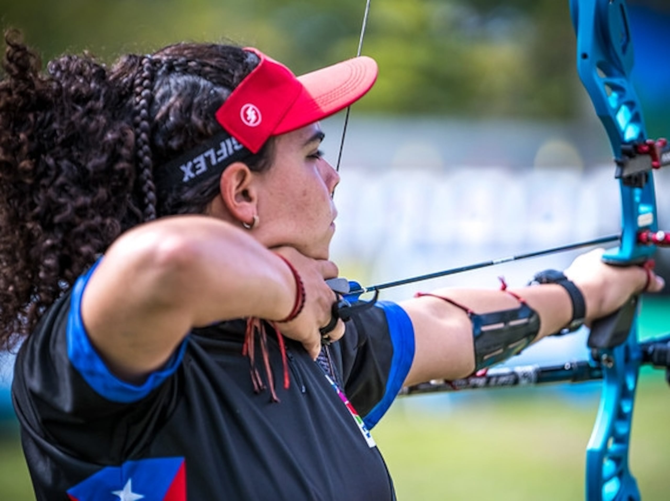 Esta atleta es Alondra Rivera, aquí durante la competencia en Colombia que terminó ganando la medalla de bronce y consiguiendo el pase a los Juegos Olímpicos París 2024.