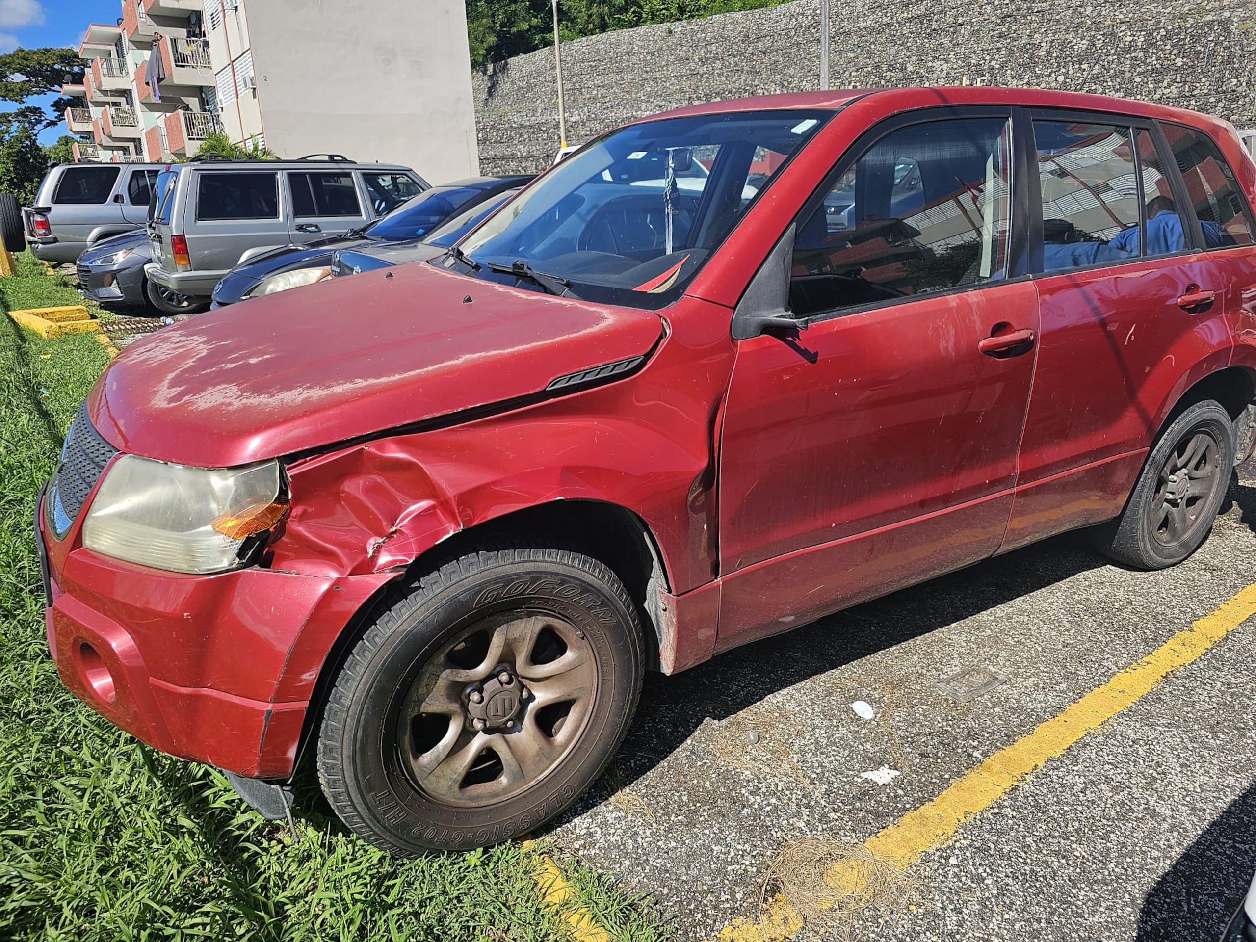 La guagua que presuntamente conducía el sospechoso, una Suzuki Grand Vitara del año 2010, color vino y con la tablilla HMX-881, fue ocupada el 21 de septiembre de 2023, dos días después del "hit and run".