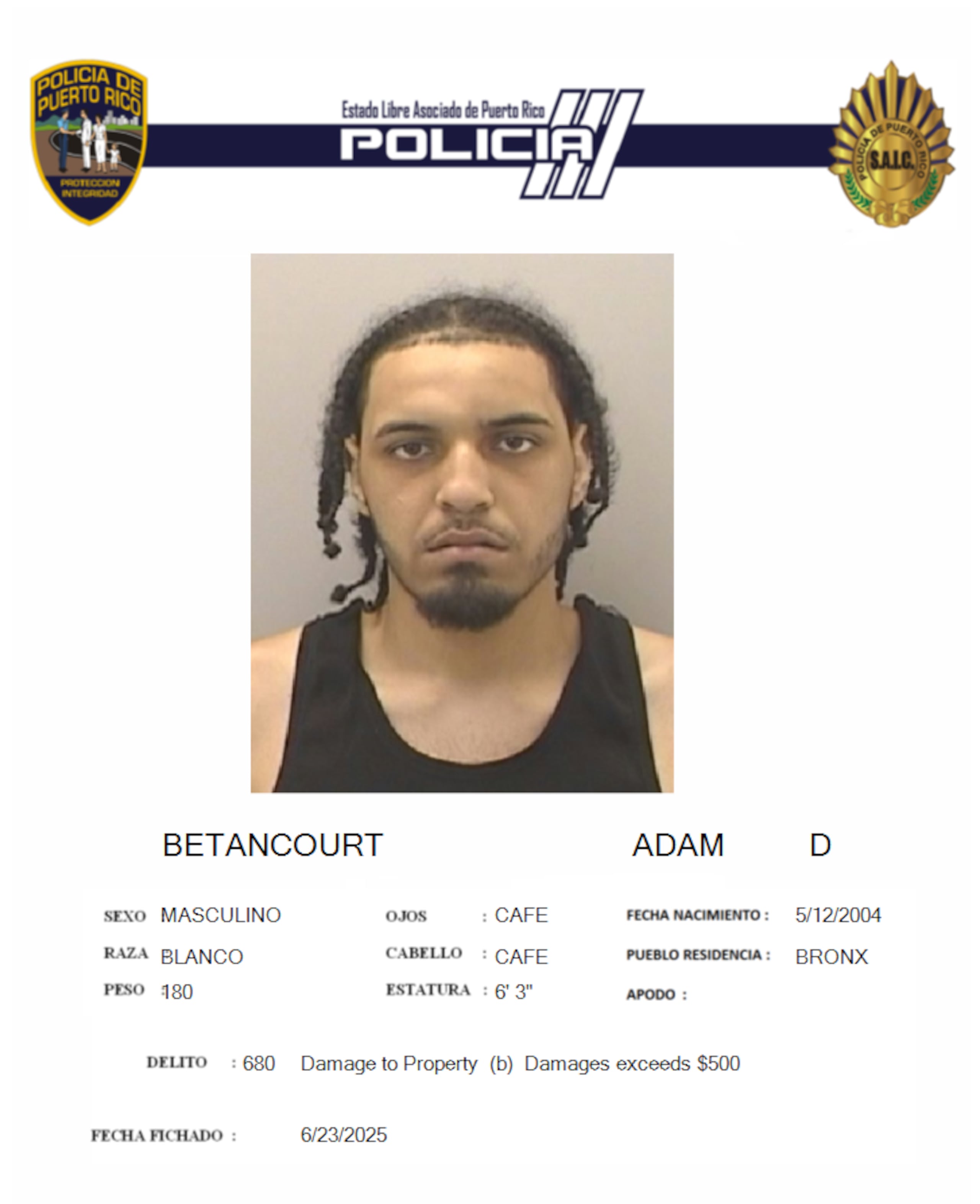 Adam D. Betancourt, enfrenta un cargo por daños a la propiedad en un restaurante de Condado.