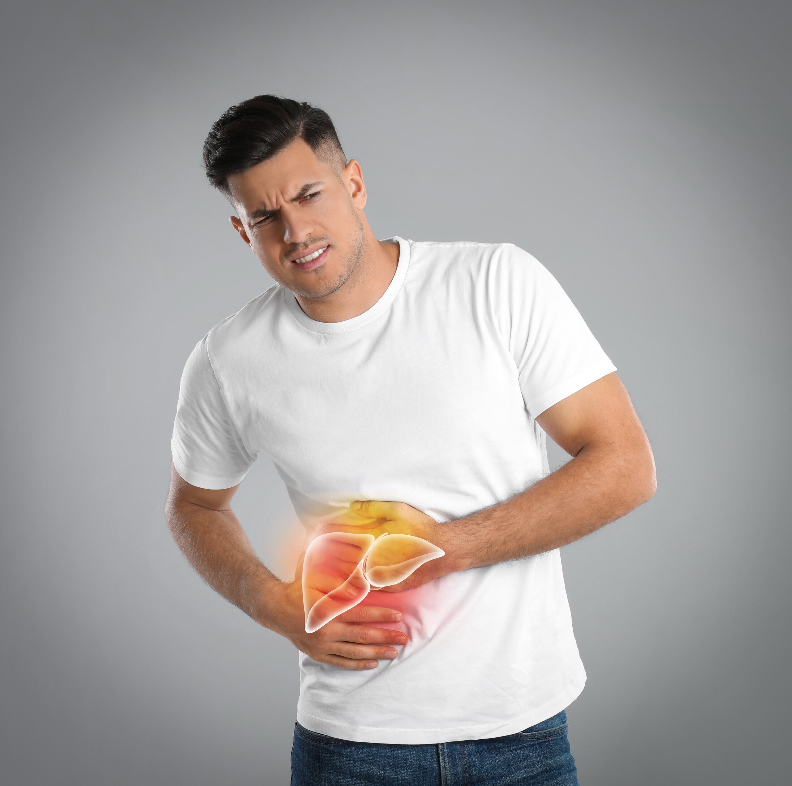 El hígado es el encargado de producir la bilis, la sustancia que ayuda a la digestión y la descomposición de grasas en los alimentos. Además, almacena la energía del cuerpo y purifica la sangre, pues filtra las sustancias dañinas.