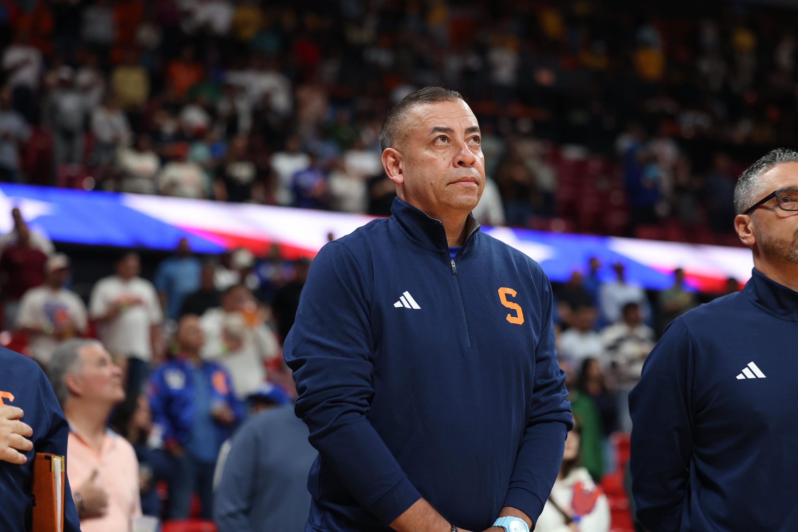 David Rosario durante su primer juego como dirigente de los Cangrejeros de Santurce.
