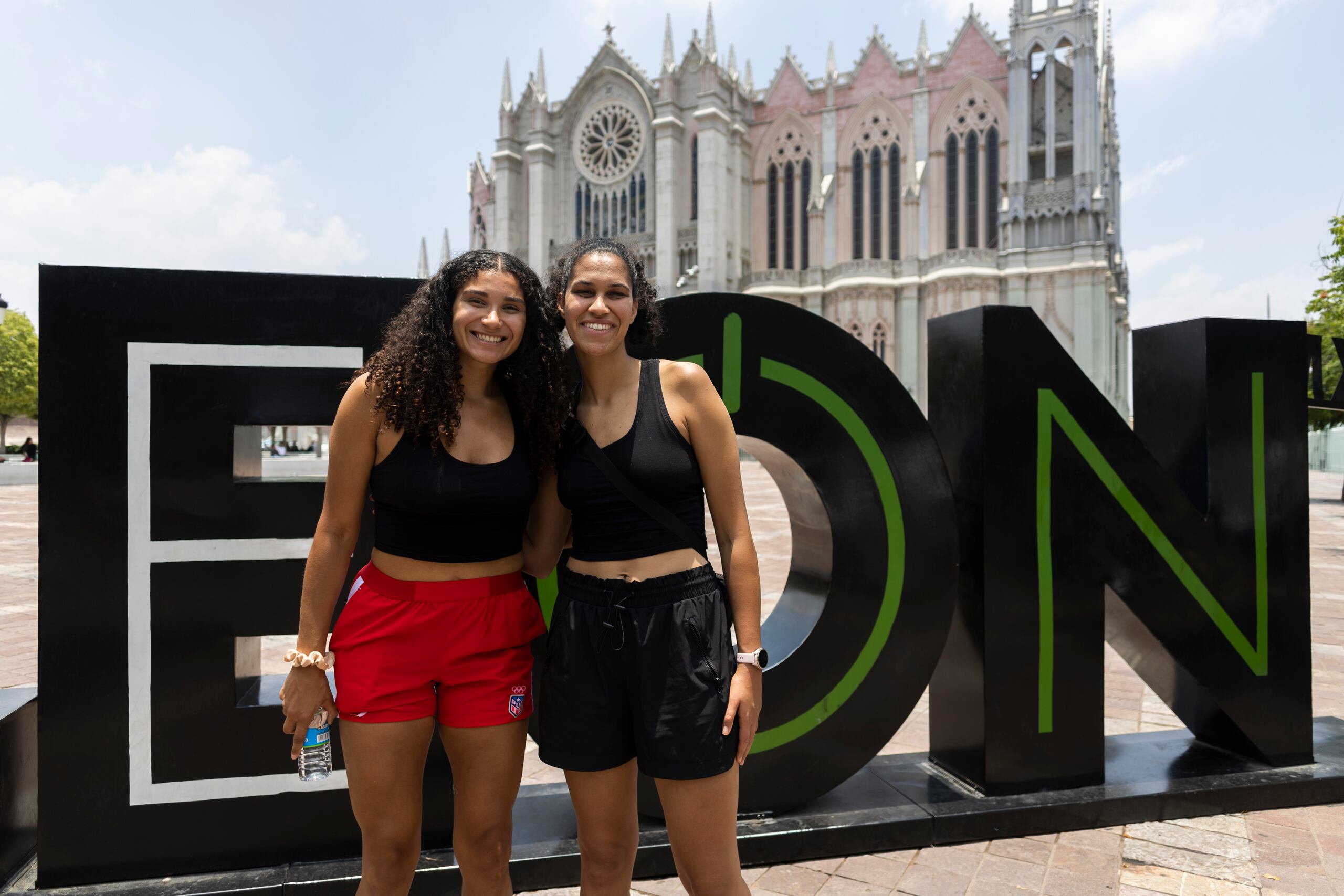 Roma y Quiñones, que probaron conchas mexicanas (una especie de pan dulce con azúcar) prometieron no irse de México sin probar tacos y tortas.