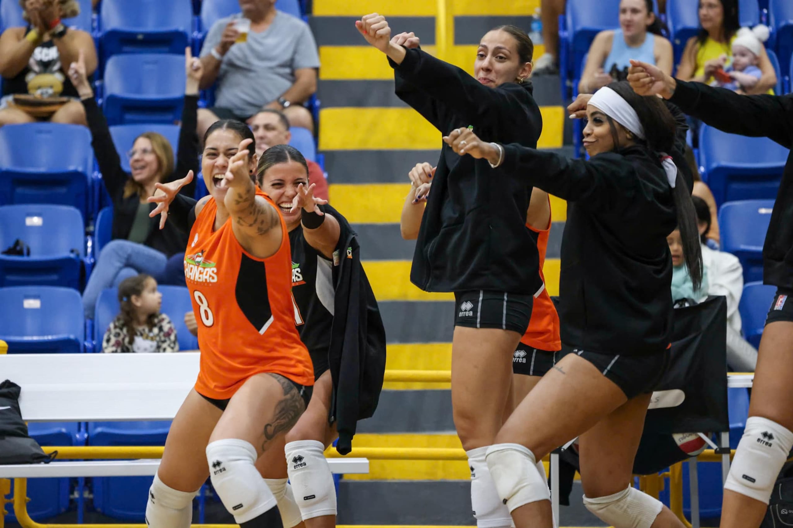 Las Changas superaron a las Criollas de Caguas con parciales de 22-25, 29-27, 25-21 y 16-13.