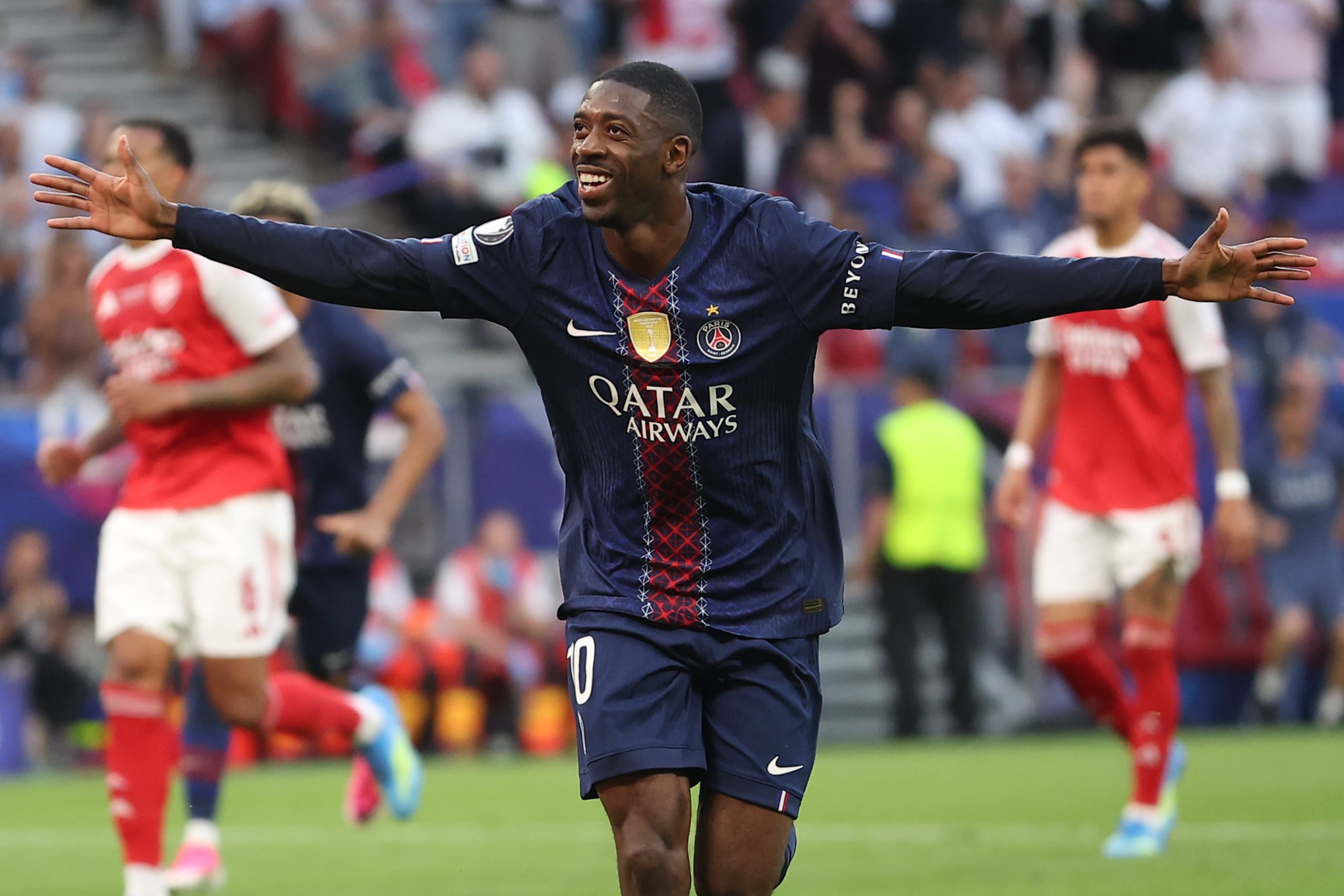 Ousmane Dembélé celebra tras anotar un gol para el Paris Saint-Germain en la final de la Liga de Campeones contra el Arsenal.