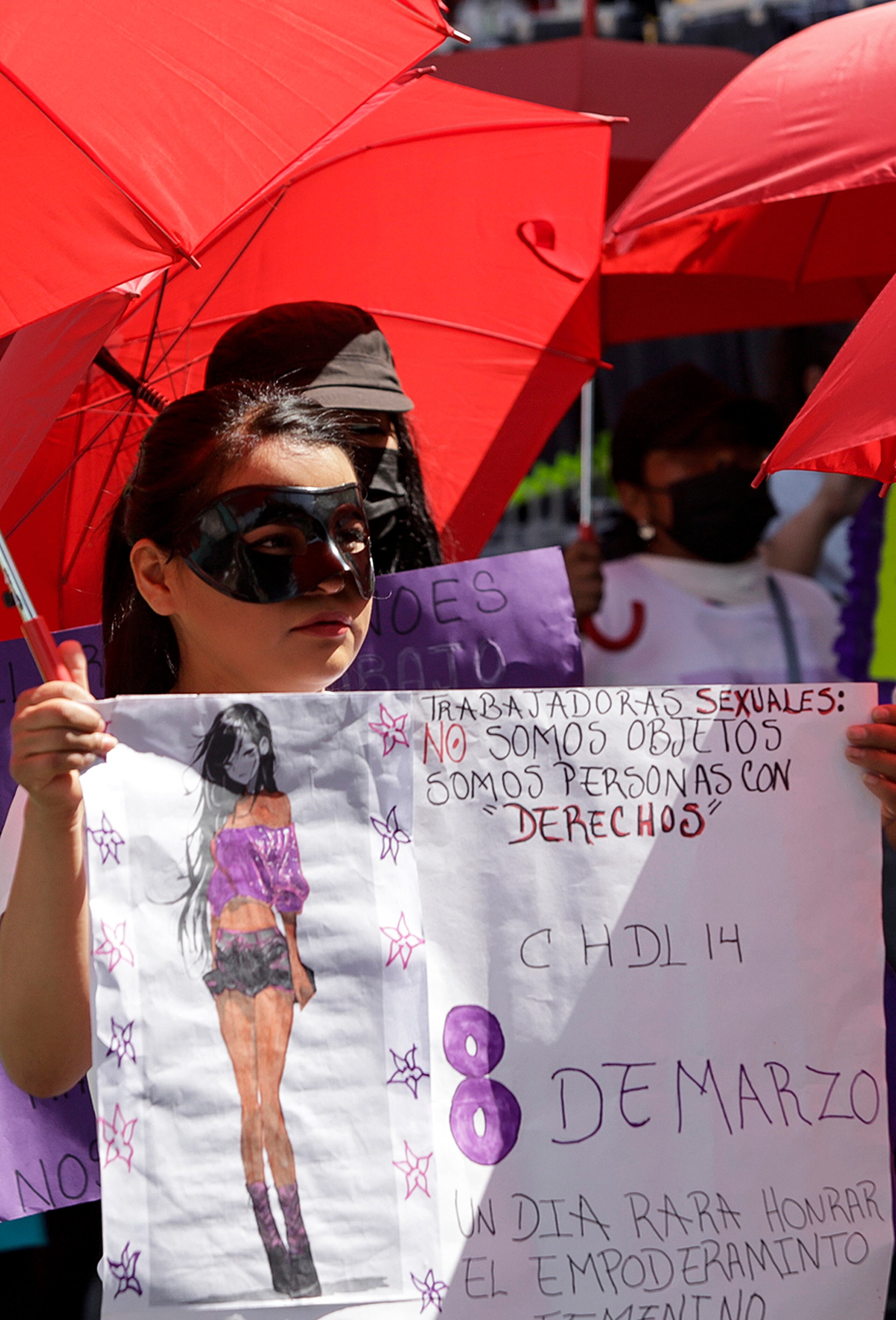 Las mujeres caminaron varias calles de la ciudad, capital del estado del mismo nombre, recorriendo el cuadrante en el que trabajan y caminaron al corazón de la ciudad para mostrarse como son.