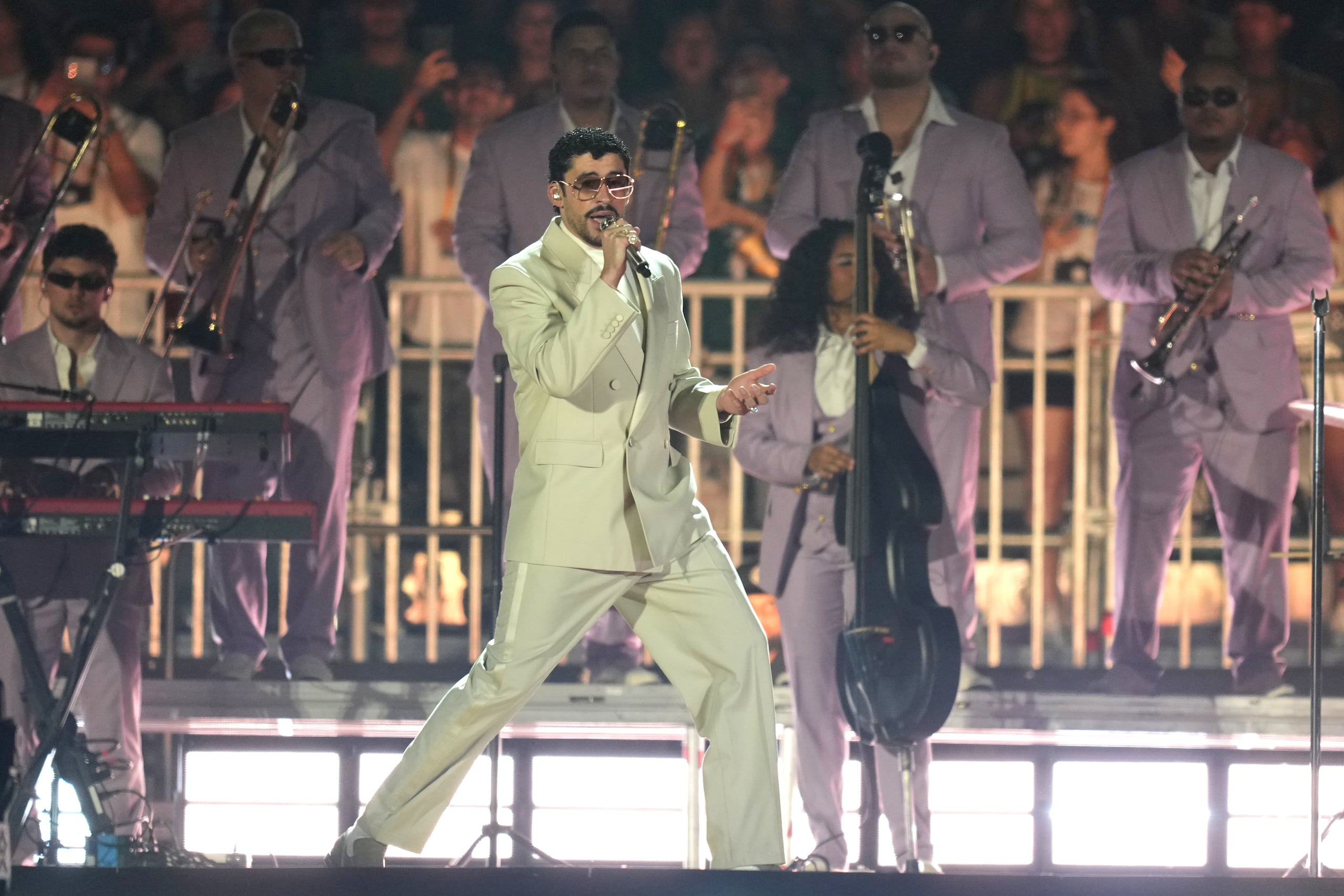 Bad Bunny llegó al centro comercial para dar a conocer su nueva colección bajo Zara.