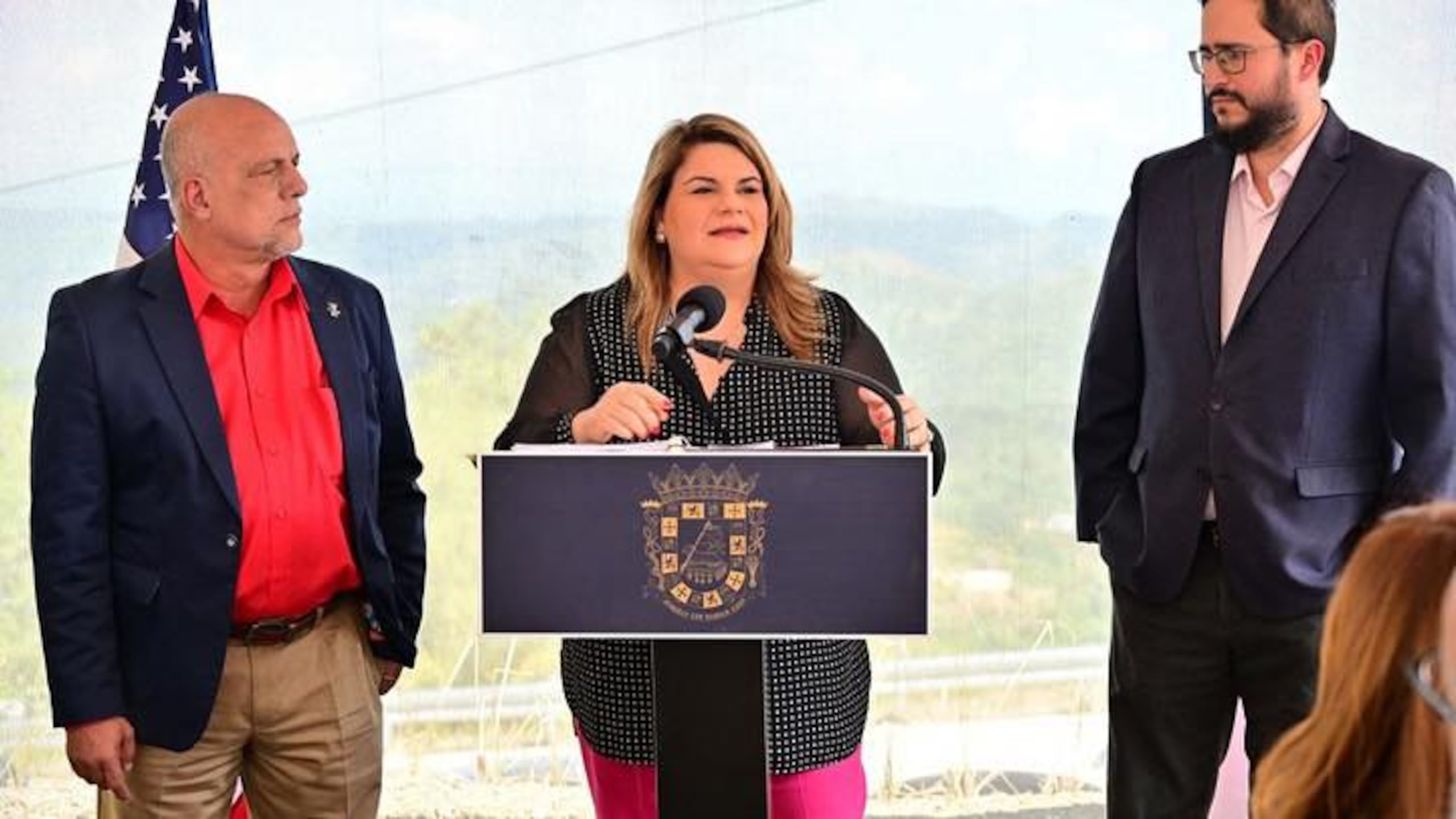 La gobernadora Jenniffer González hizo el anuncio junto con el secretario del Departamento de Transportación y Obras Públicas (DTOP) el doctor Edwin González Montalvo.