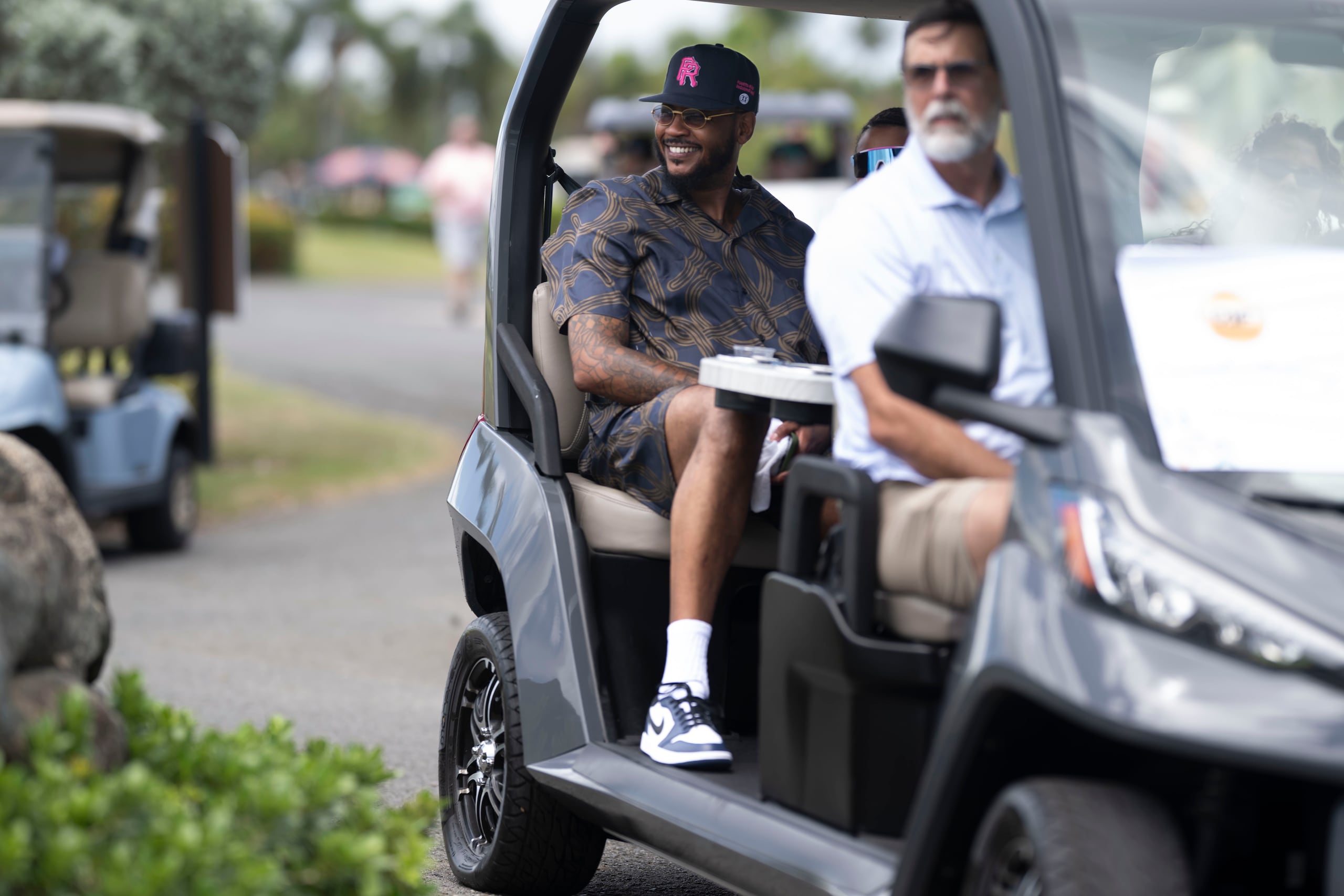 Carmelo Anthony recorre el Hyatt Grand Reserve Golf Club de Río Grande.