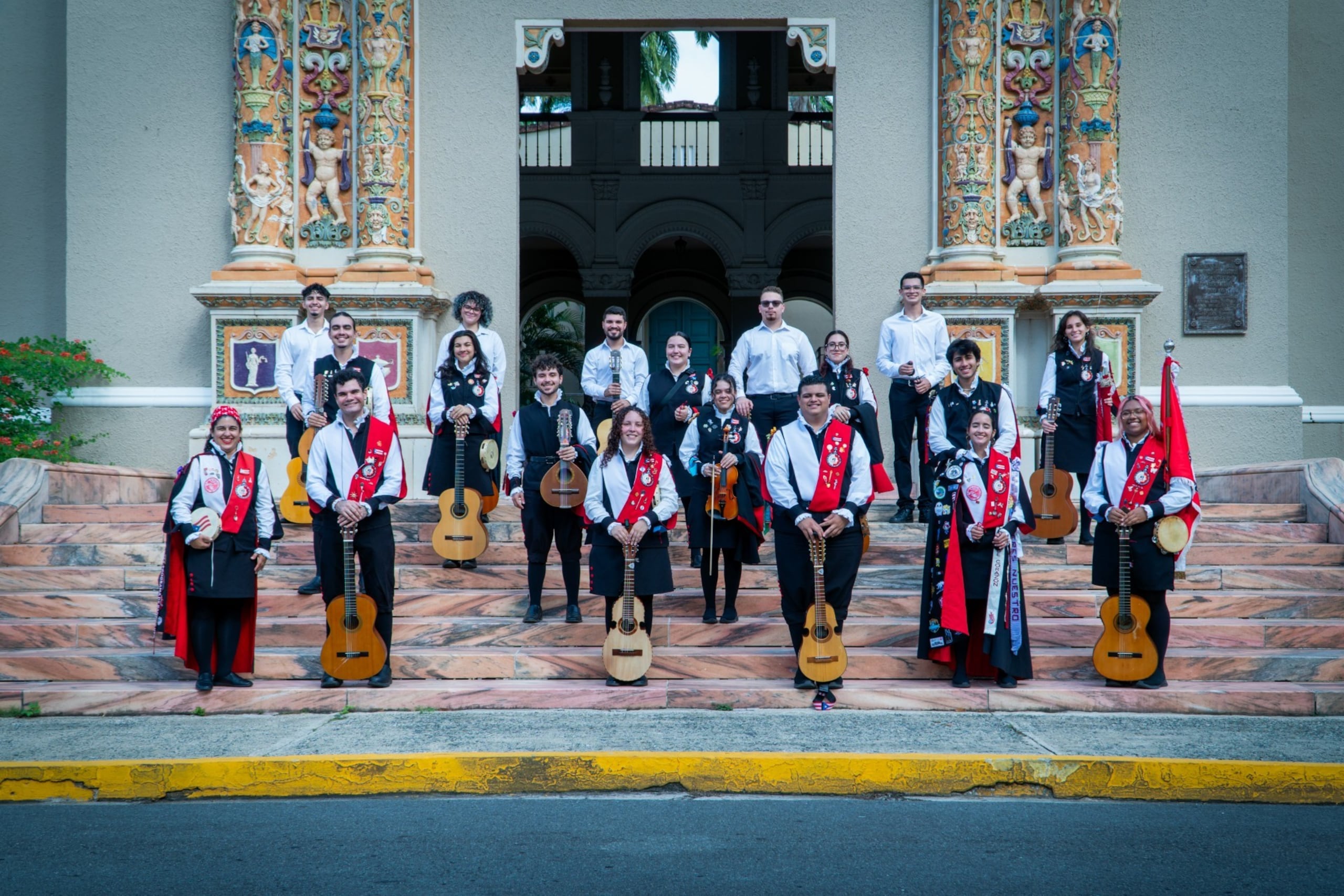 La tuna presenta “Viva nuestra cultura” el viernes, 6 de diciembre.