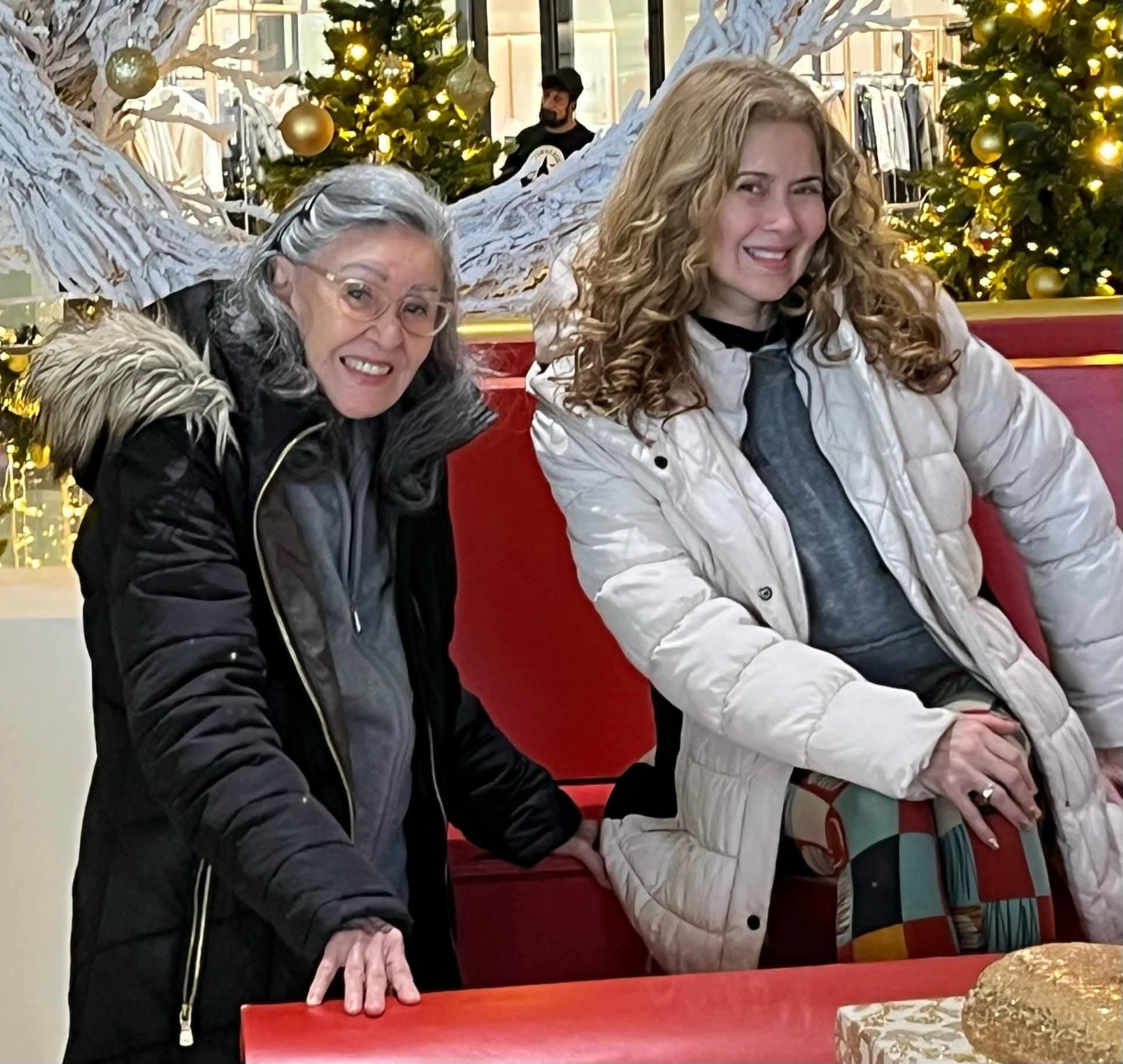 La actriz y su tía Sully Báez.