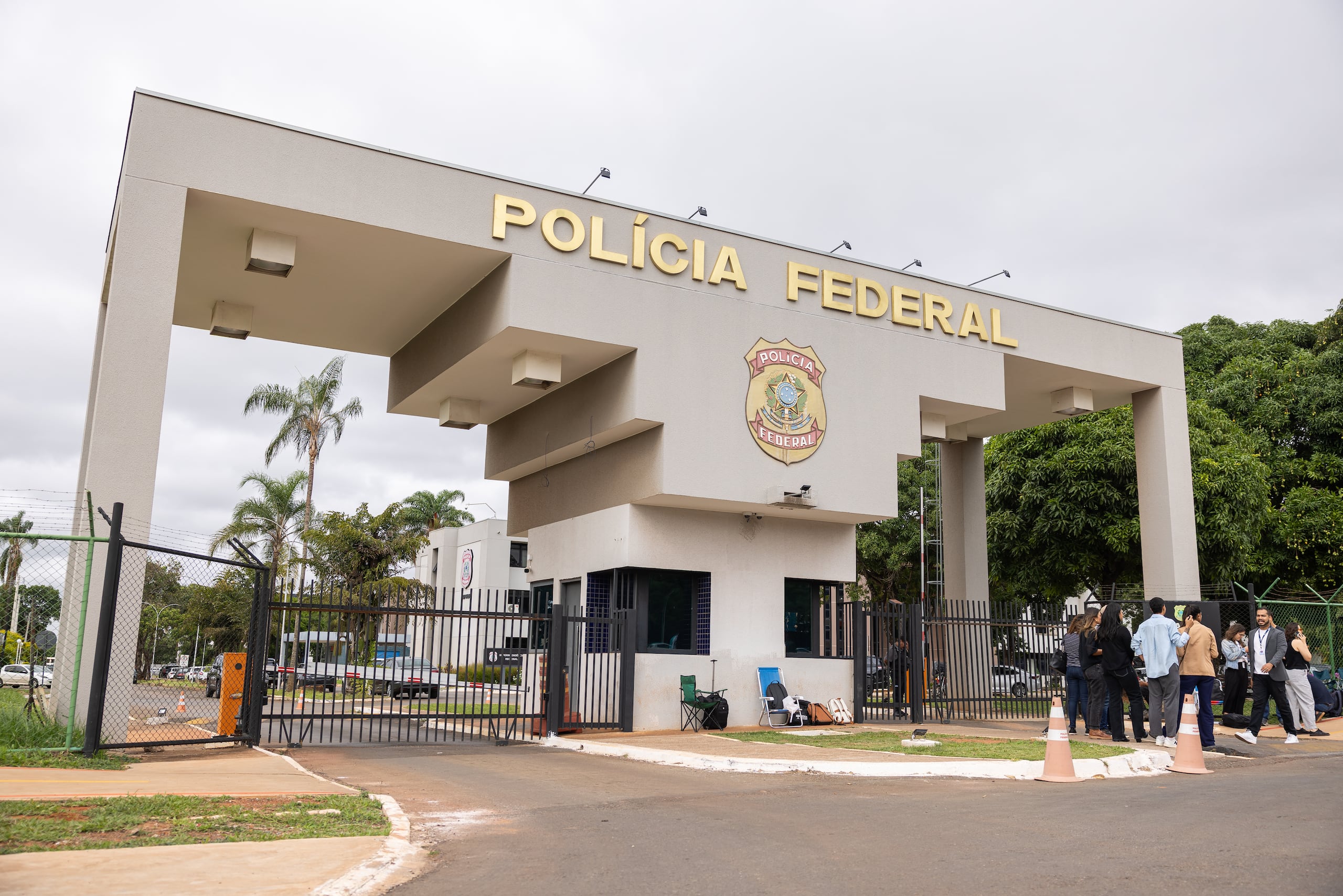 De acuerdo con el informe pericial, la pulsera que iba atada al tobillo del exgobernante con el dispositivo “no presentó daños” estructurales, si bien “hubo que sustituirlo” por otro.