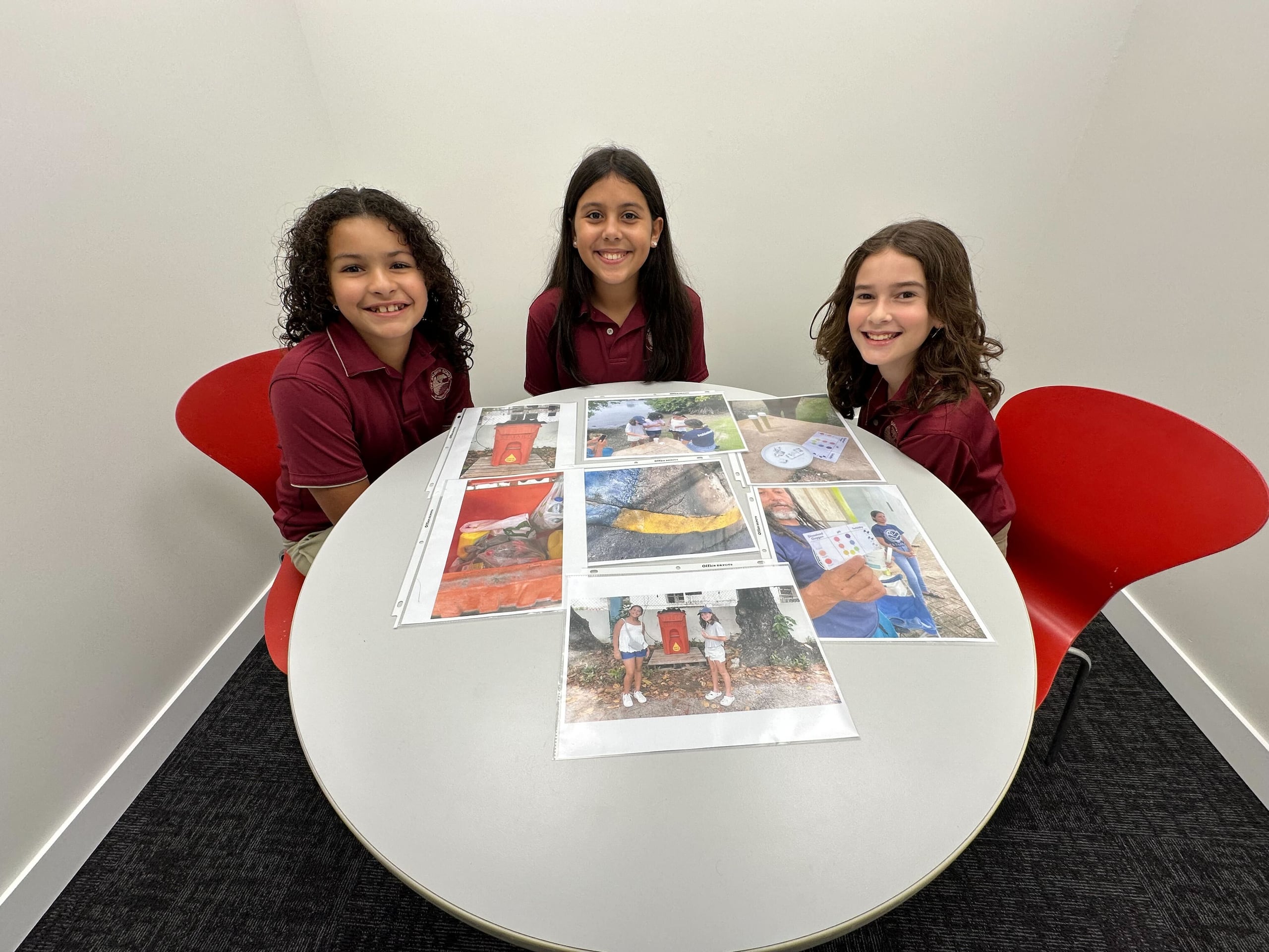 Las estudiantes realizaron pruebas en la laguna de Condado.